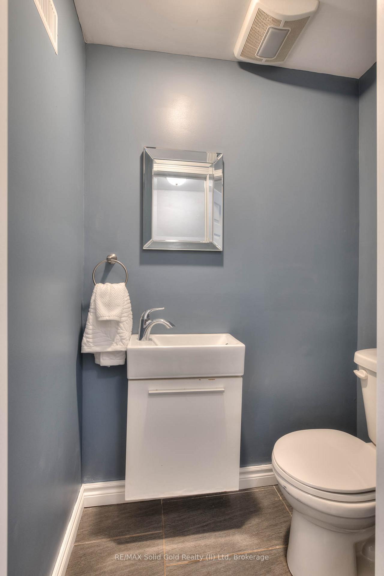 Photo 7 of 3 Shaftsbury Drive, Kitchener — HOMEH