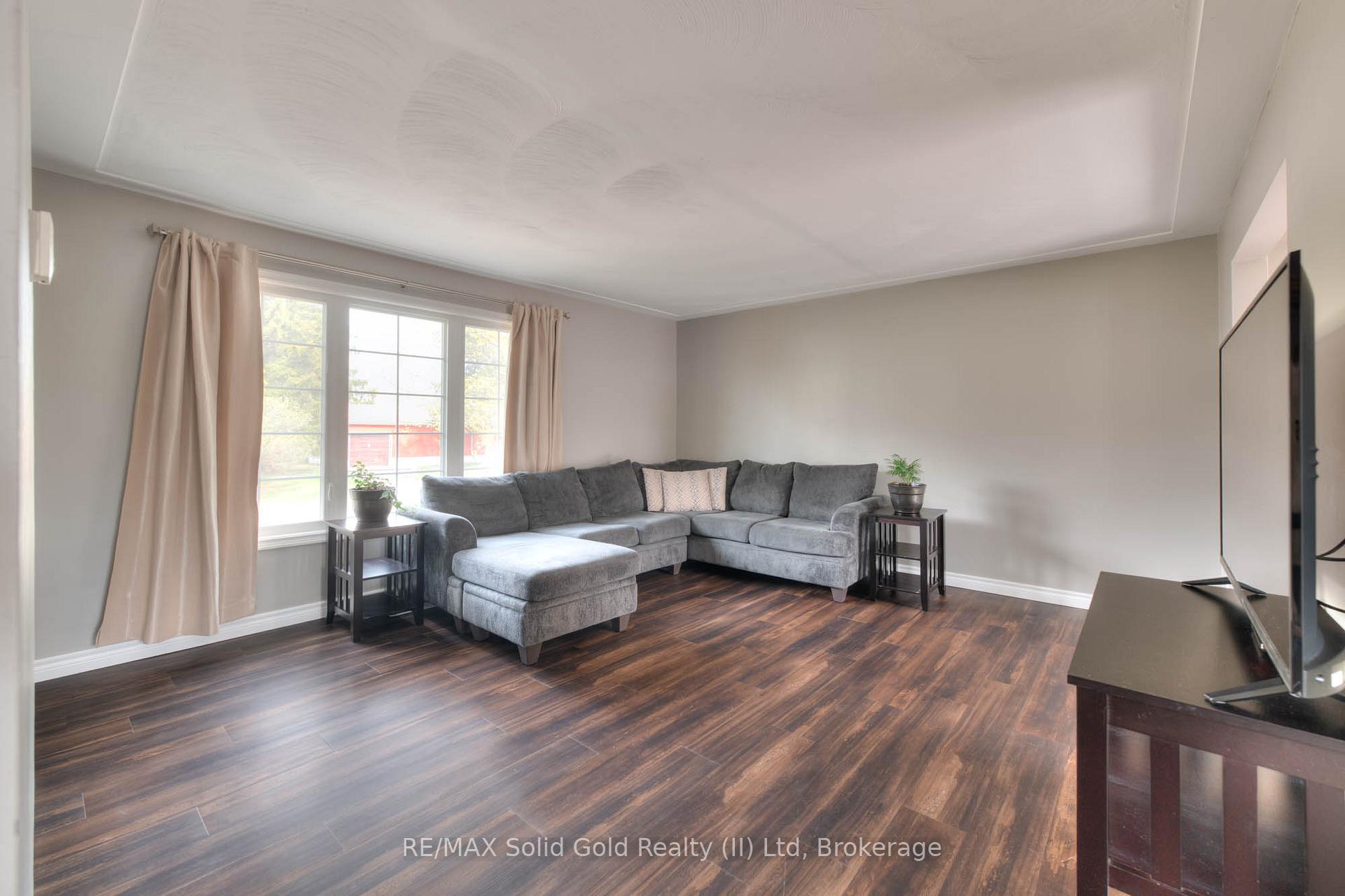 Photo 8 of 3 Shaftsbury Drive, Kitchener — HOMEH