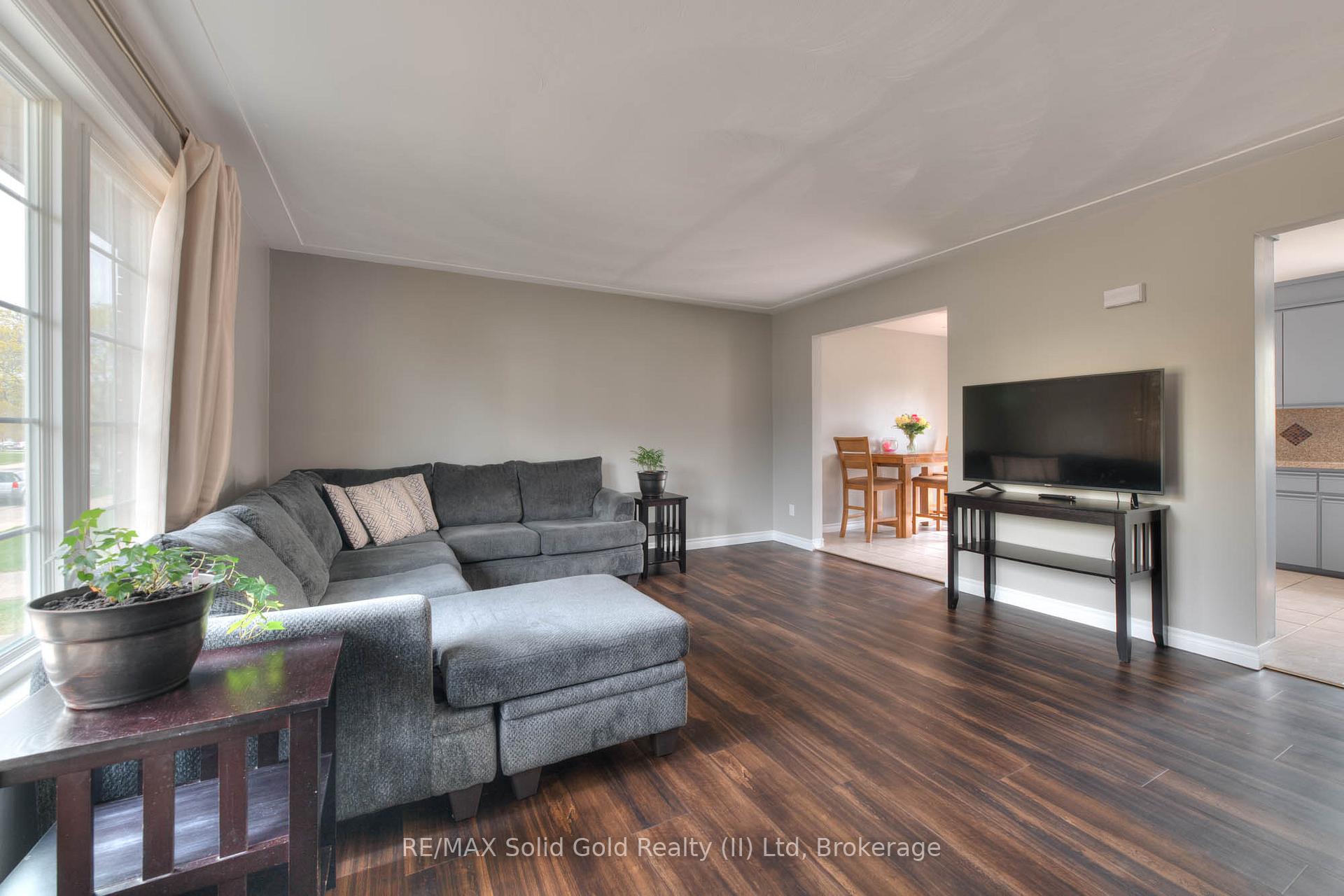 Photo 9 of 3 Shaftsbury Drive, Kitchener — HOMEH