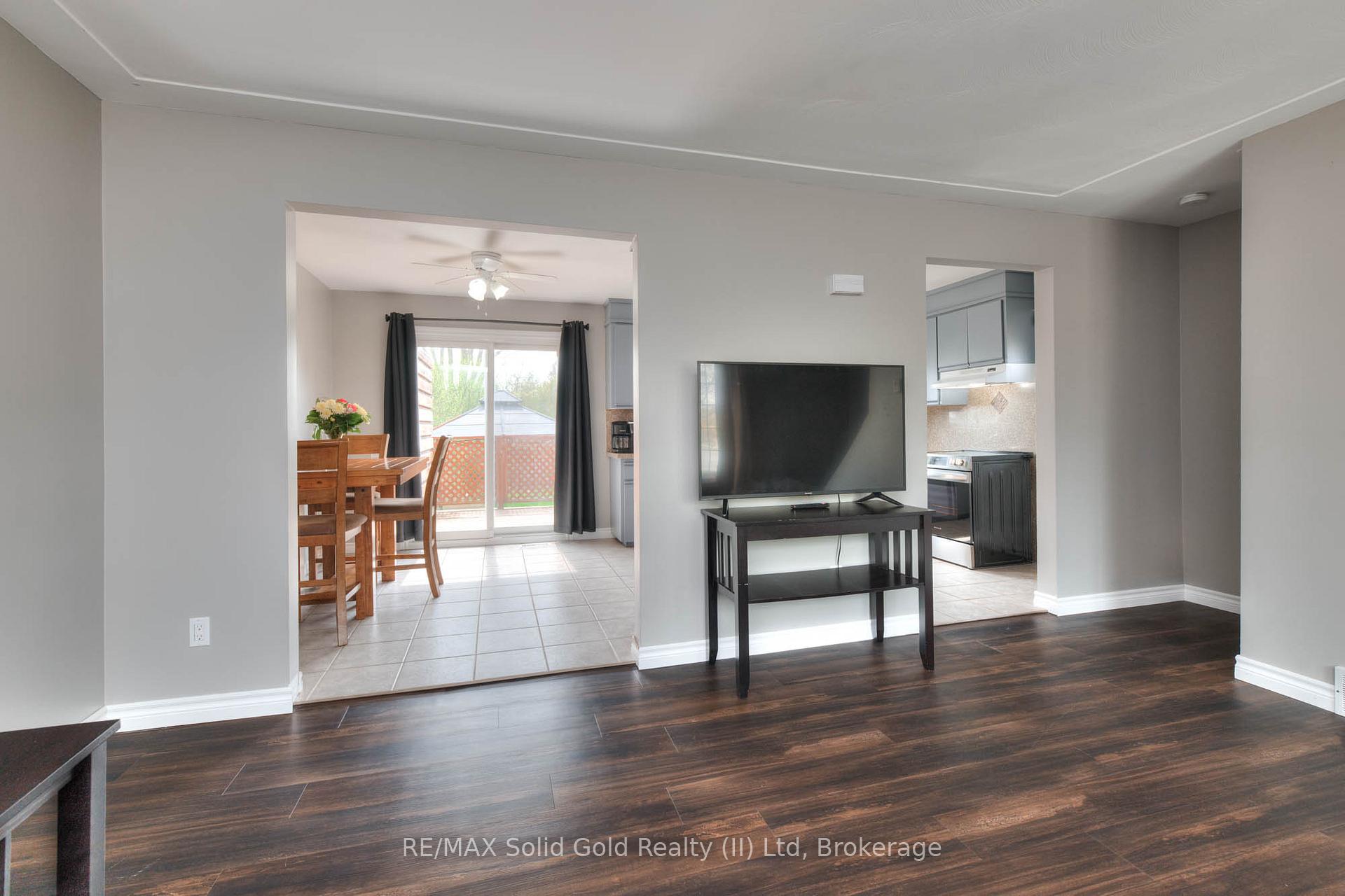 Photo 10 of 3 Shaftsbury Drive, Kitchener — HOMEH