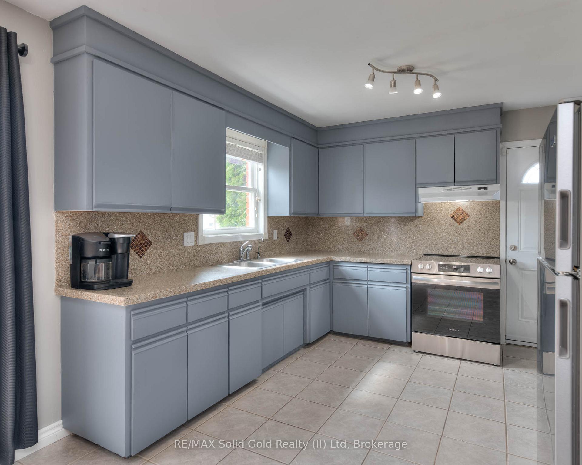Photo 14 of 3 Shaftsbury Drive, Kitchener — HOMEH