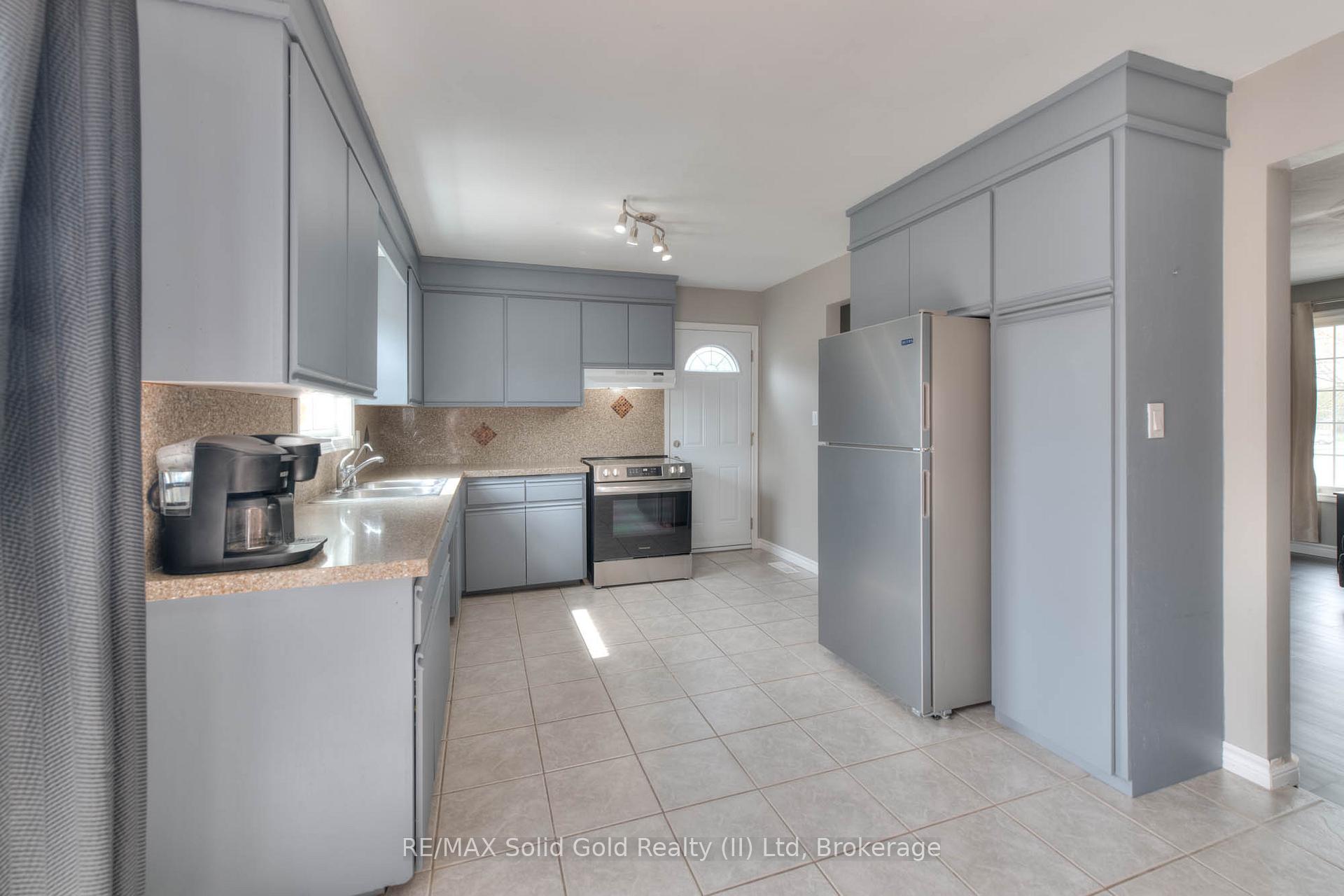 Photo 15 of 3 Shaftsbury Drive, Kitchener — HOMEH