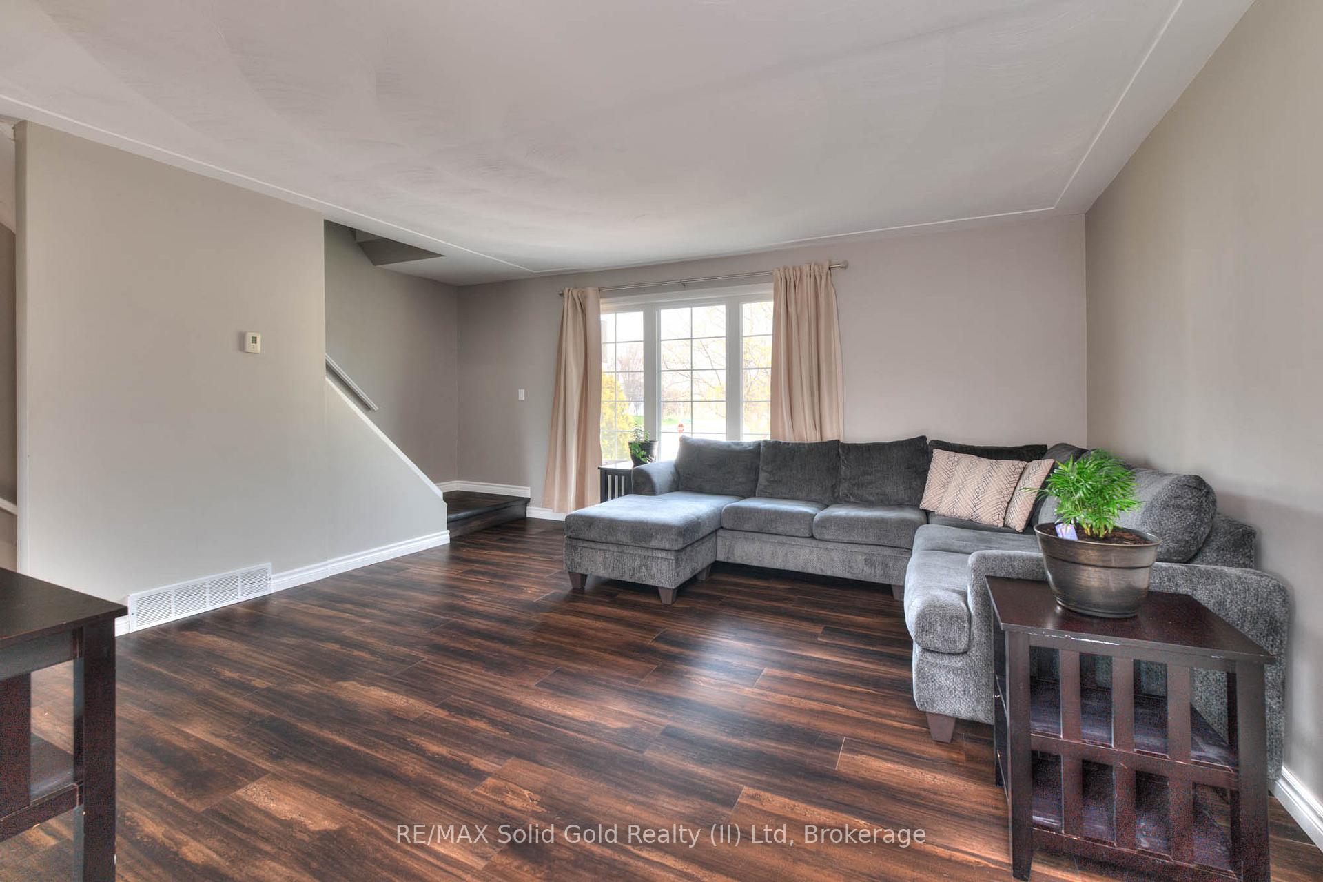Photo 16 of 3 Shaftsbury Drive, Kitchener — HOMEH