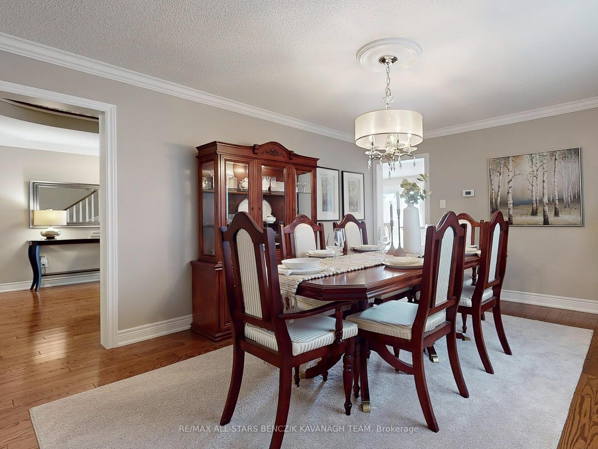 Photo 5 of 3 West Side Drive, Markham, Markville — HOMEH
