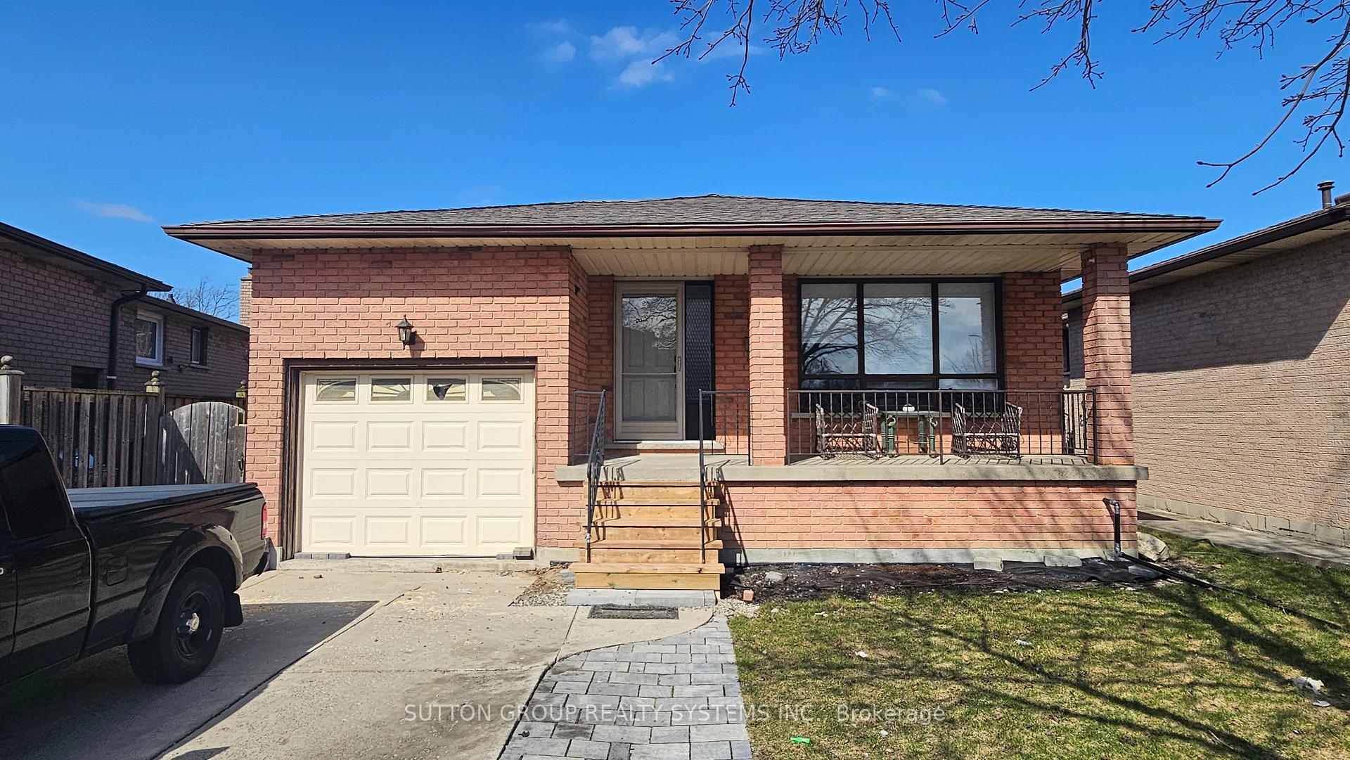 Photo 2 of 194 Solomon Crescent, Hamilton, Trenholme — HOMEH