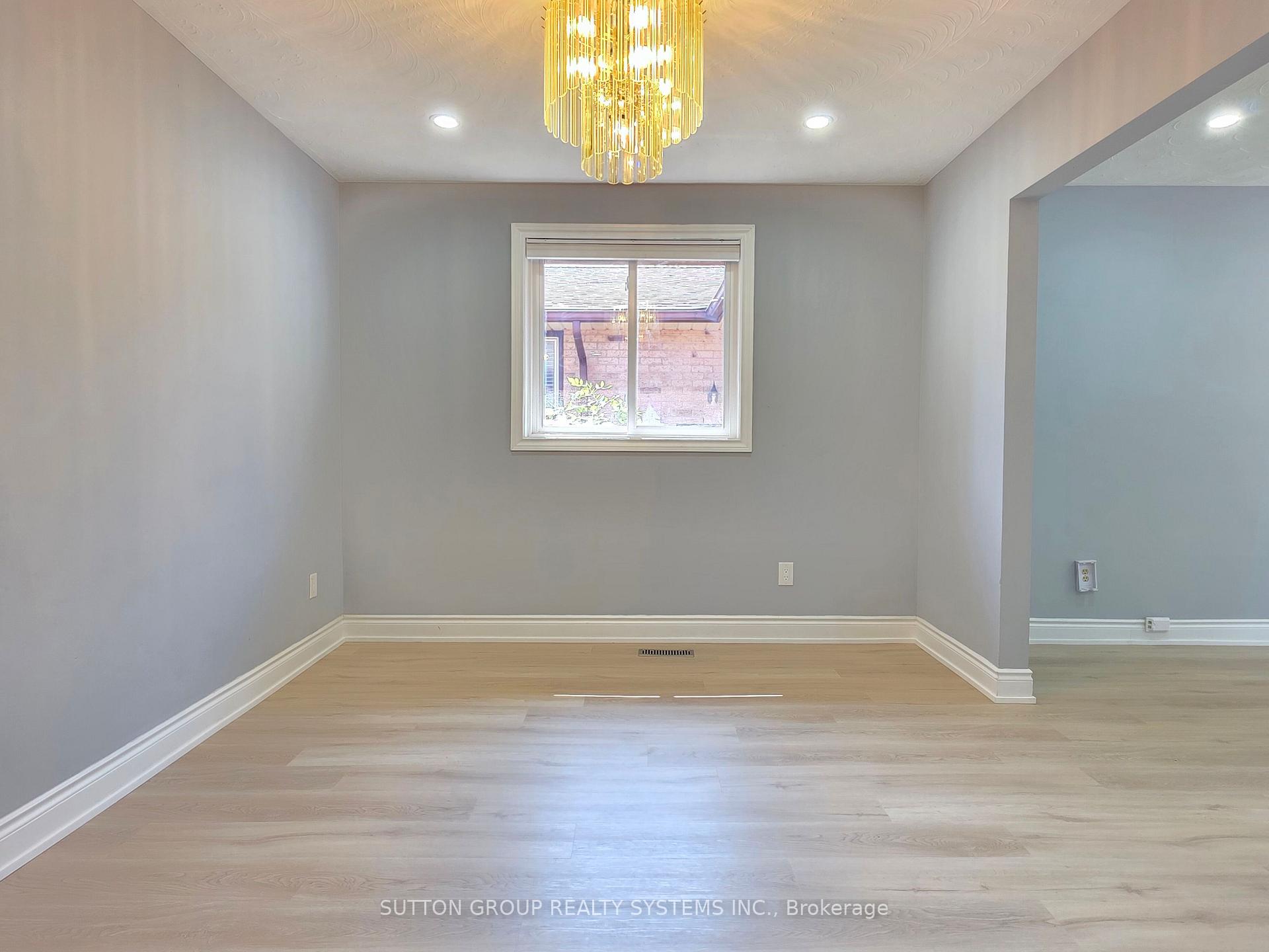 Photo 7 of 194 Solomon Crescent, Hamilton, Trenholme — HOMEH