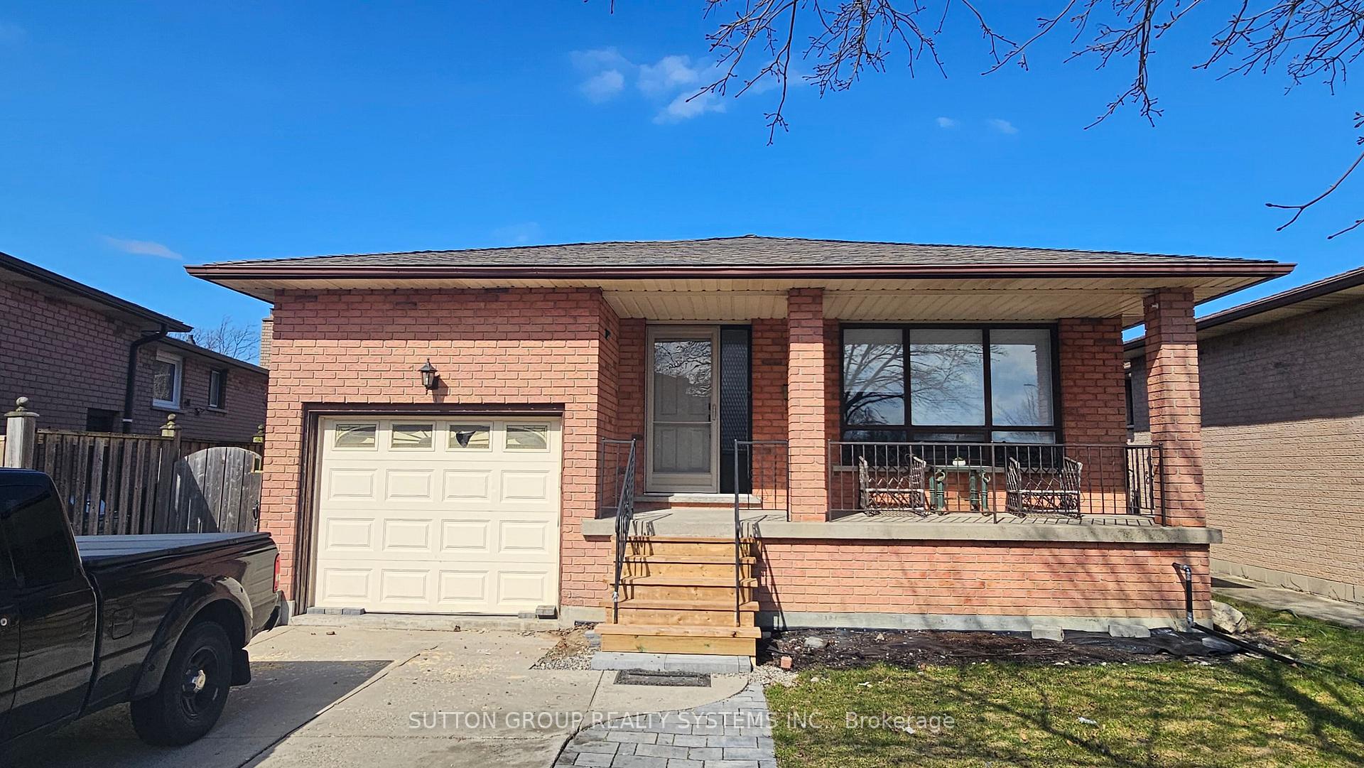 Photo 15 of 194 Solomon Crescent, Hamilton, Trenholme — HOMEH