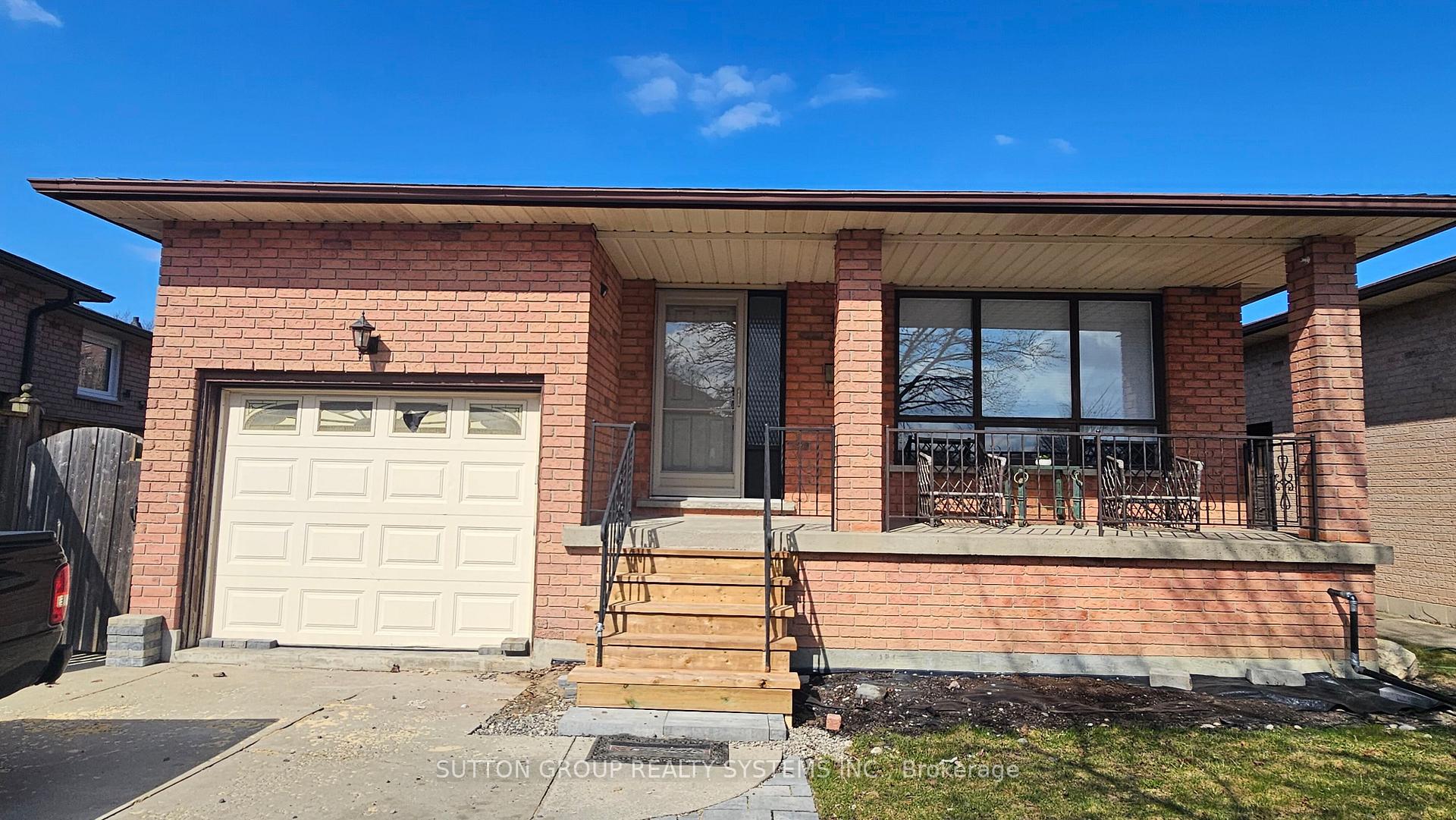 Photo 16 of 194 Solomon Crescent, Hamilton, Trenholme — HOMEH
