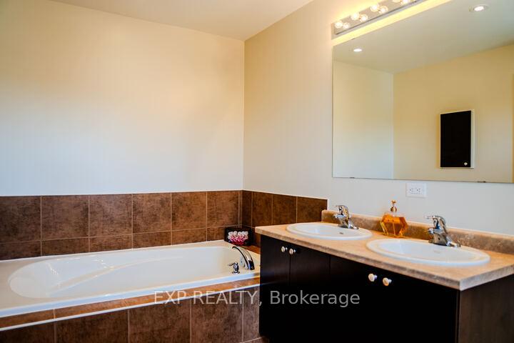 Photo 16 of 10 Penrith Street, Ottawa, Kanata - Morgan's Grant/South March — HOMEH