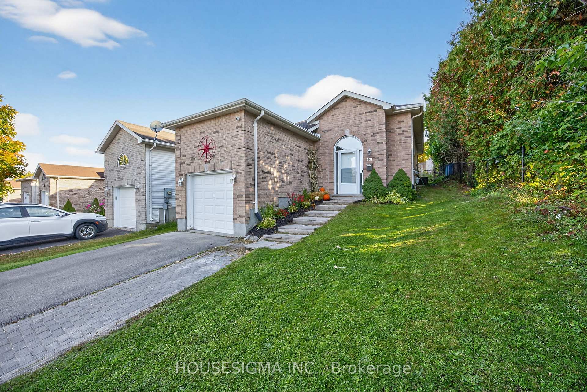 Photo 2 of 421 Irwin Street, Midland — HOMEH