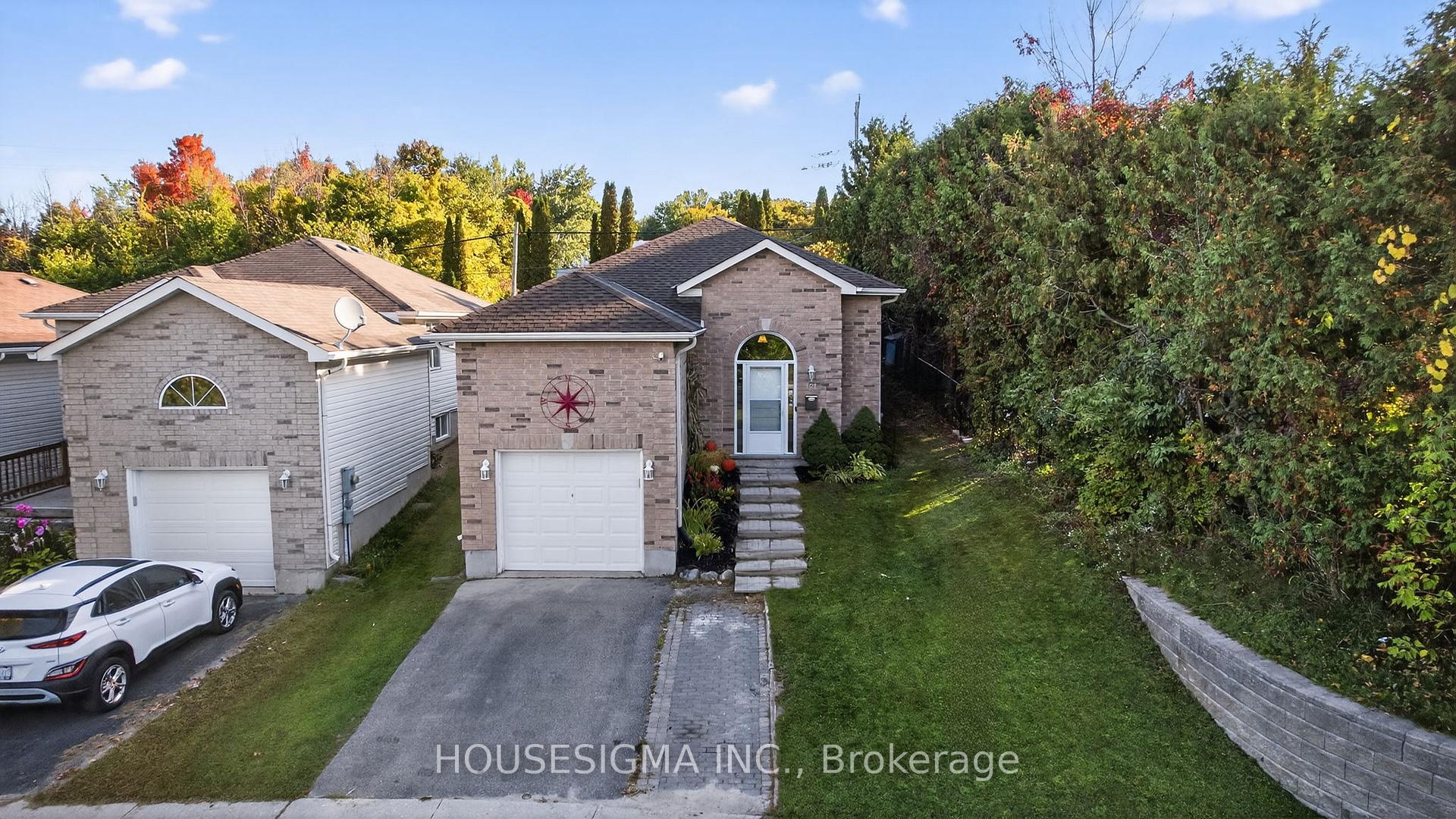 Photo 3 of 421 Irwin Street, Midland — HOMEH