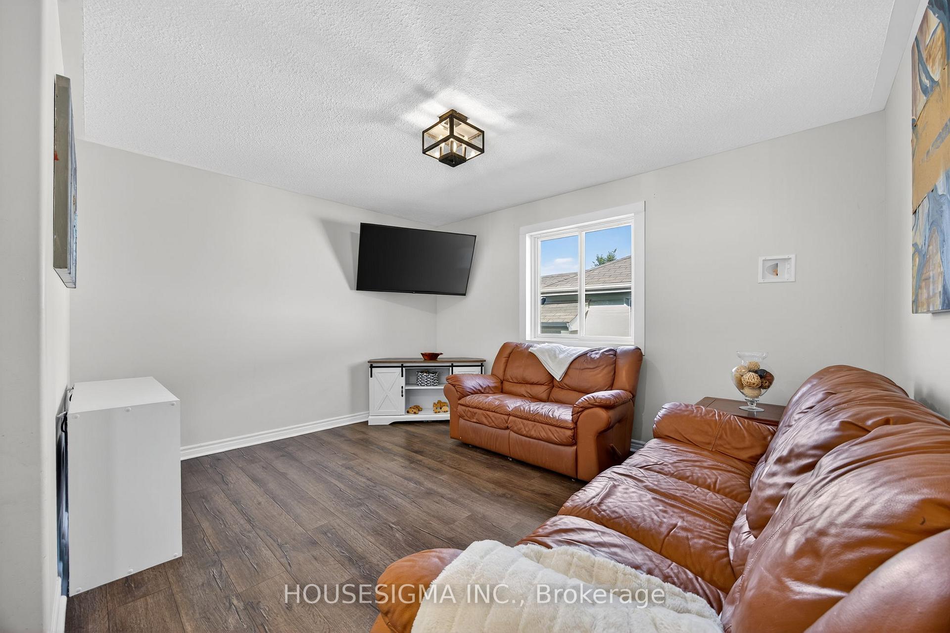 Photo 5 of 421 Irwin Street, Midland — HOMEH