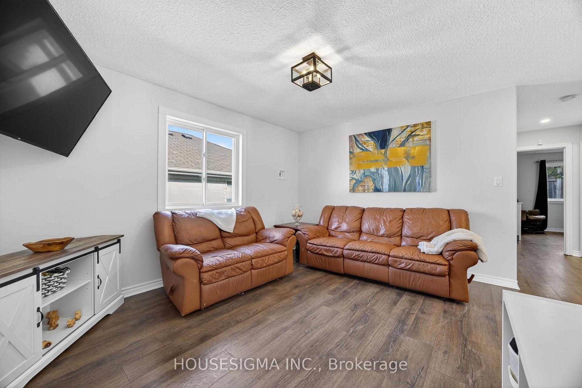 Photo 6 of 421 Irwin Street, Midland — HOMEH