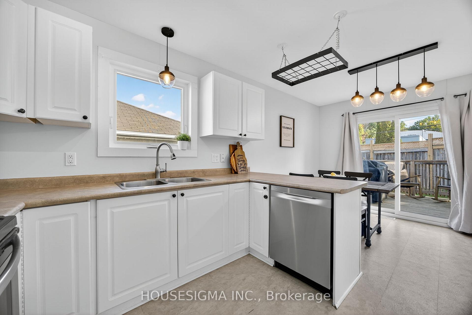 Photo 10 of 421 Irwin Street, Midland — HOMEH