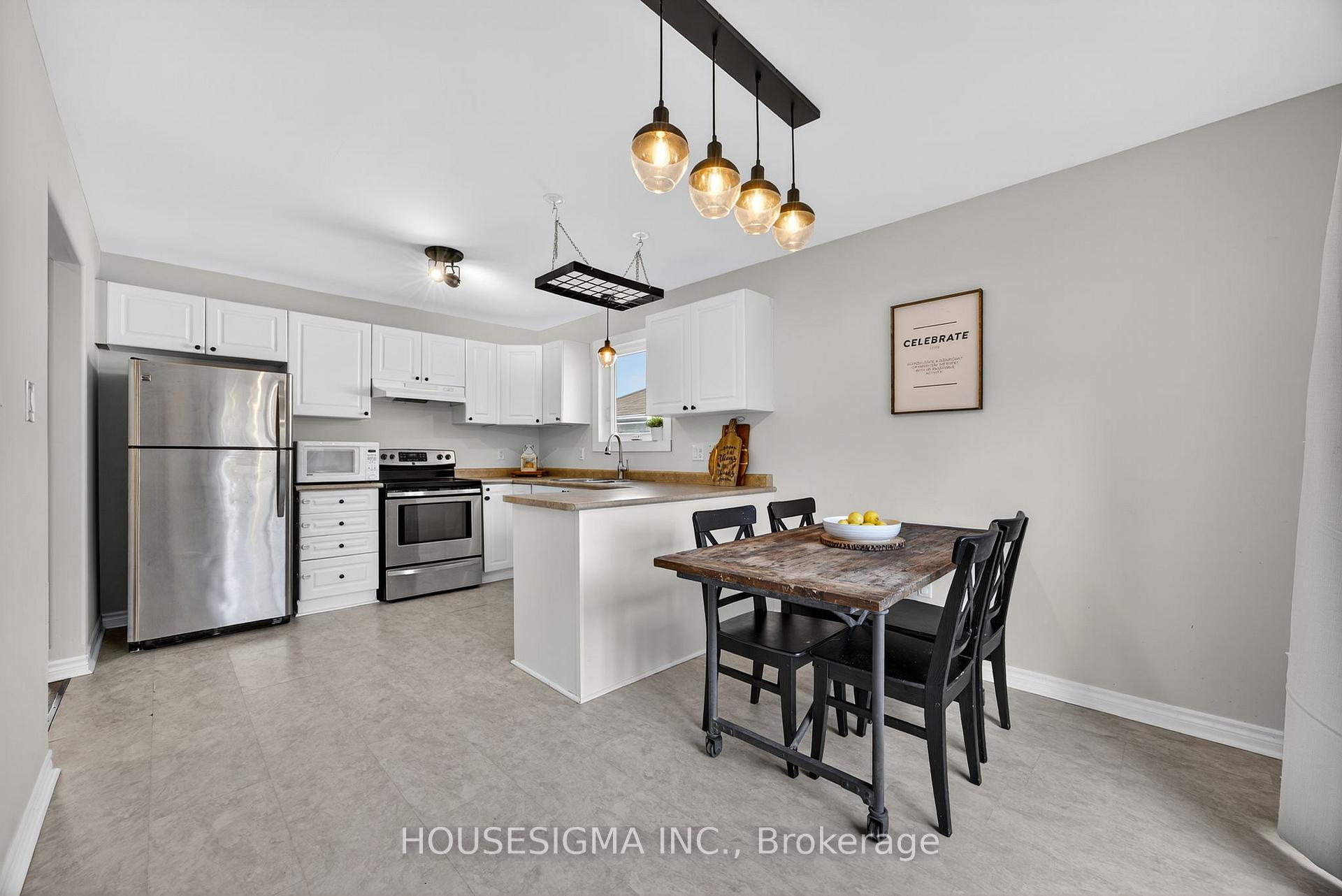 Photo 13 of 421 Irwin Street, Midland — HOMEH