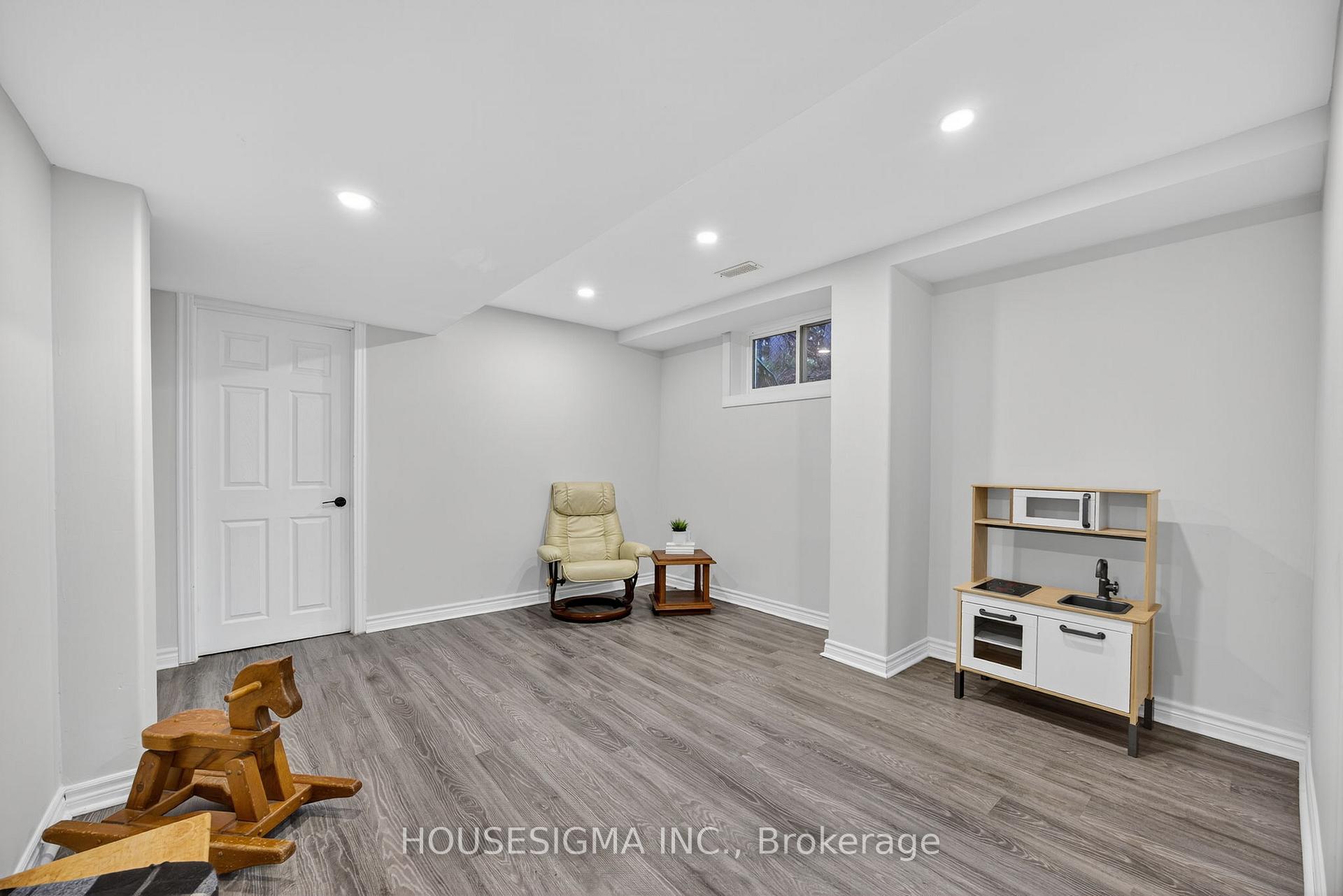 Photo 18 of 421 Irwin Street, Midland — HOMEH