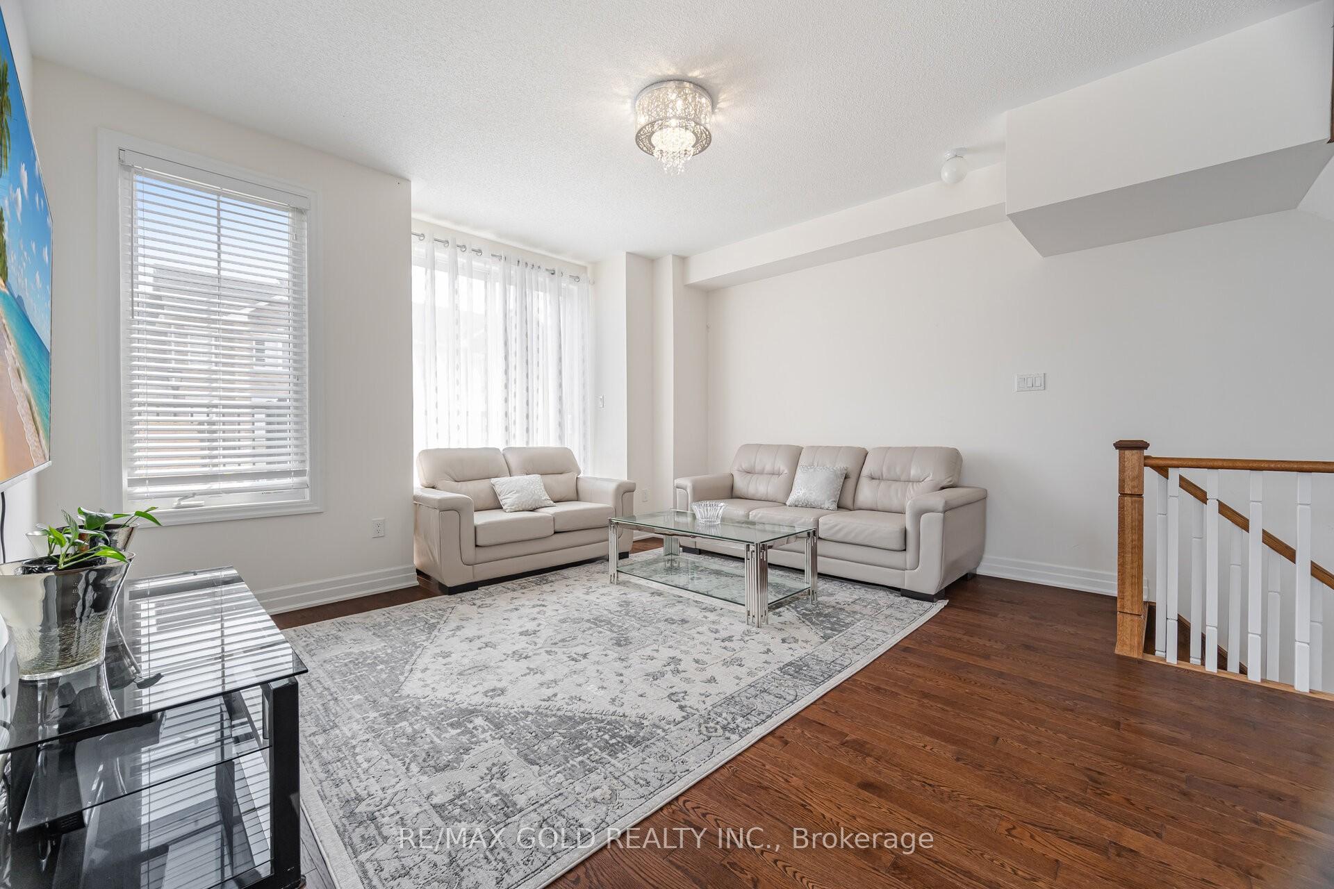 Photo 2 of 36 Karl Williams Lane, Markham, Rouge Fairways — HOMEH