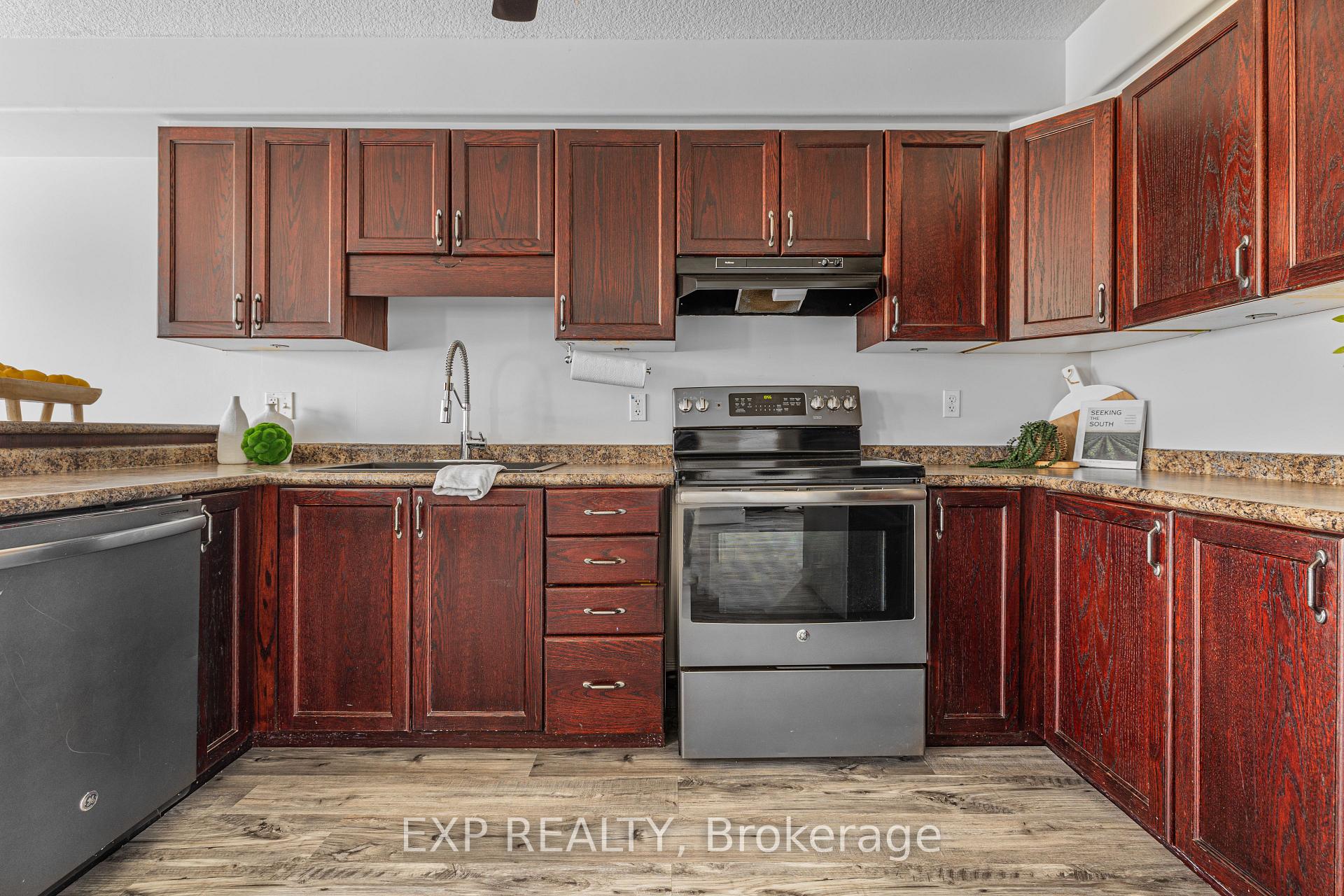 Photo 3 of 181 Sophia Crescent, Kitchener — HOMEH