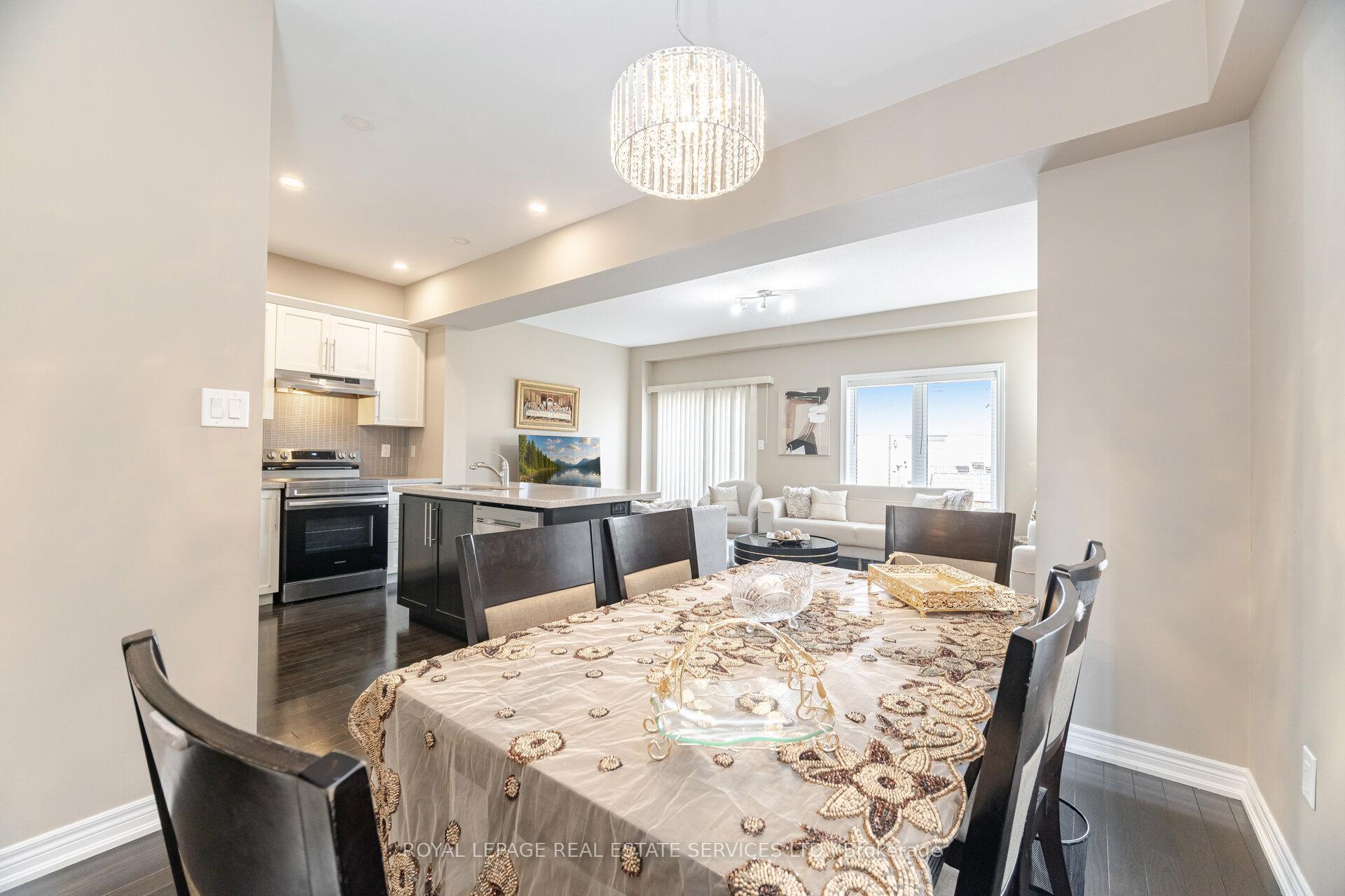 Photo 12 of 139 Echovalley Drive, Hamilton, Stoney Creek Mountain — HOMEH