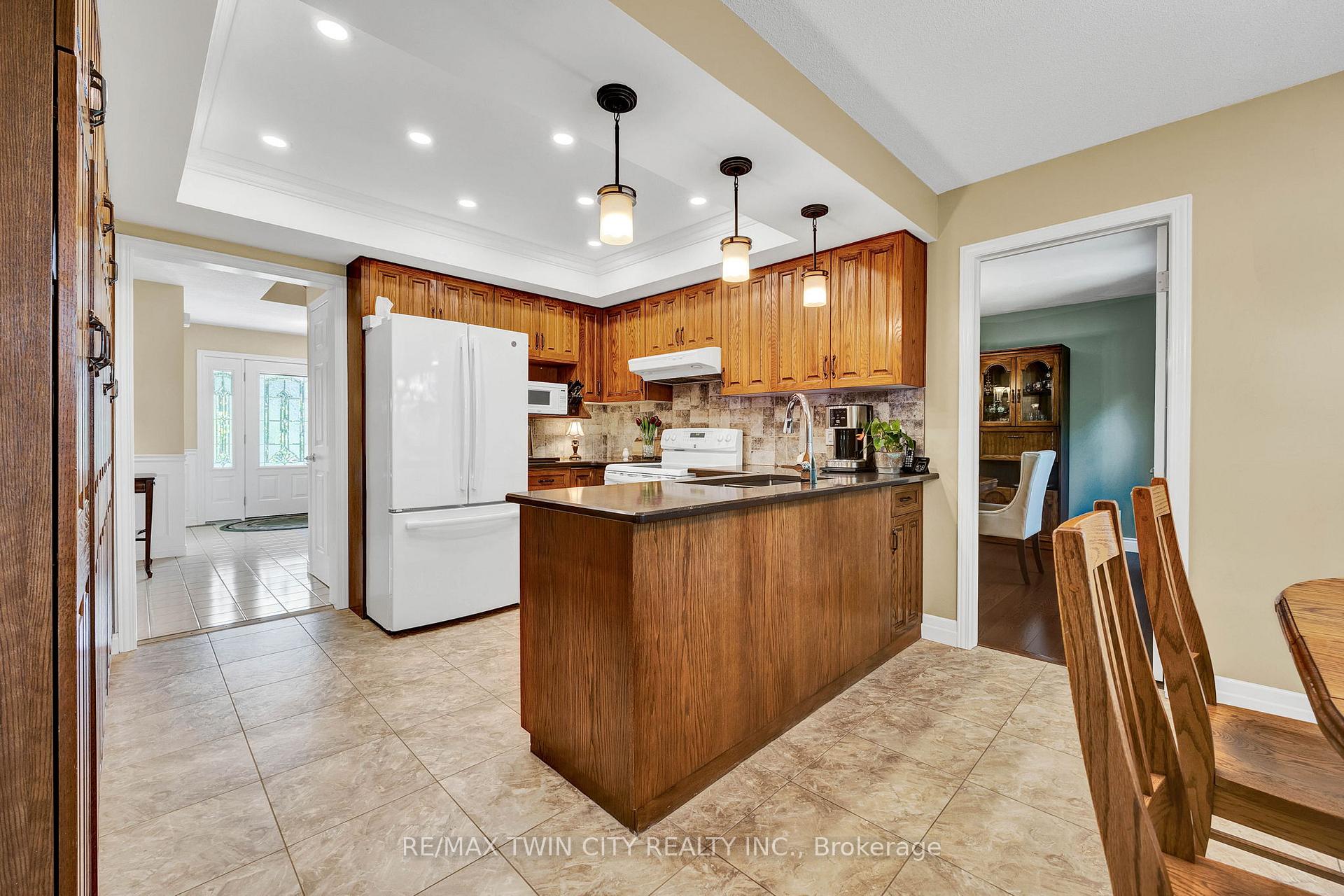 Photo 4 of 73 Rolling Acres Drive, Kitchener — HOMEH