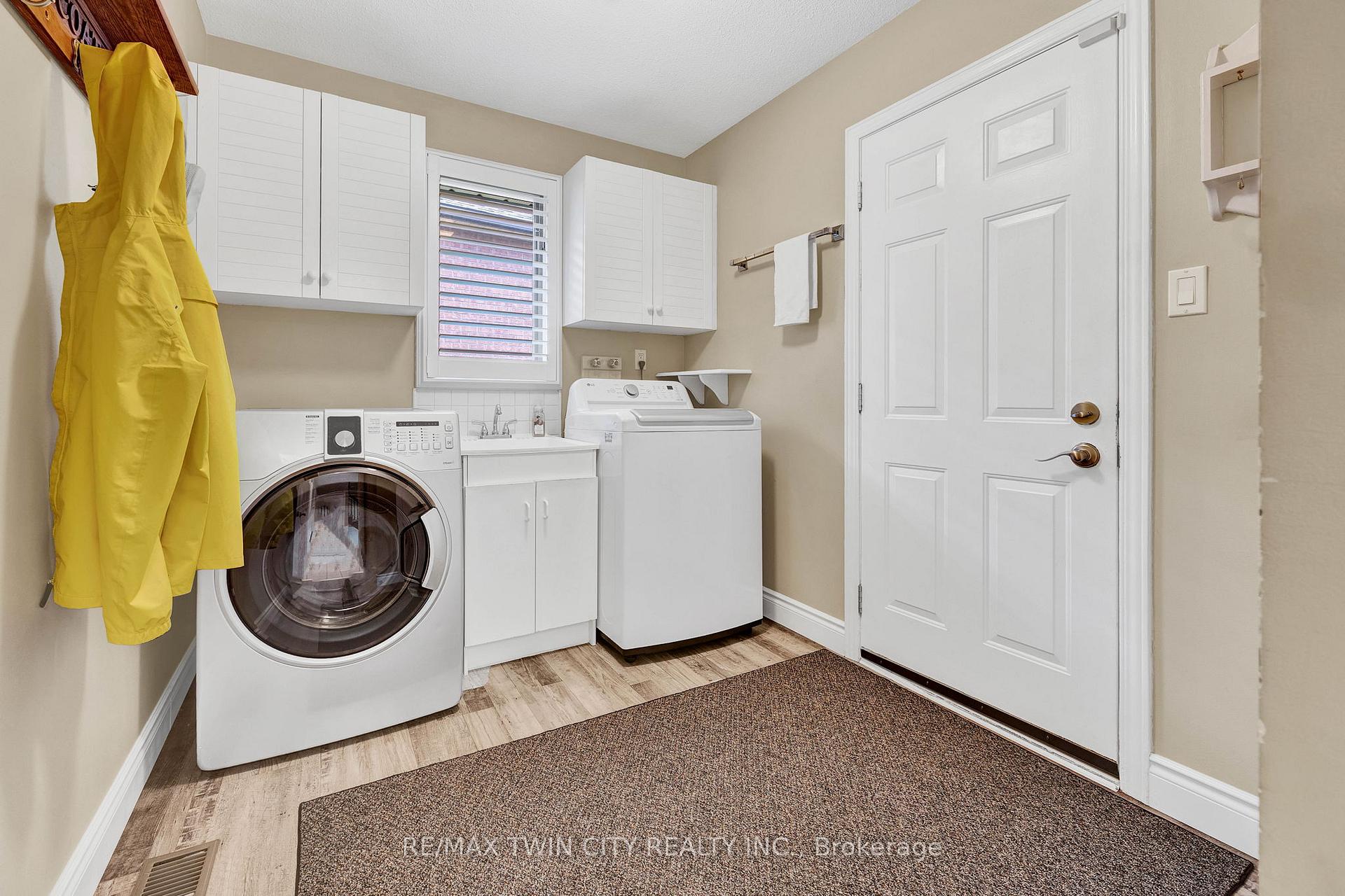 Photo 13 of 73 Rolling Acres Drive, Kitchener — HOMEH