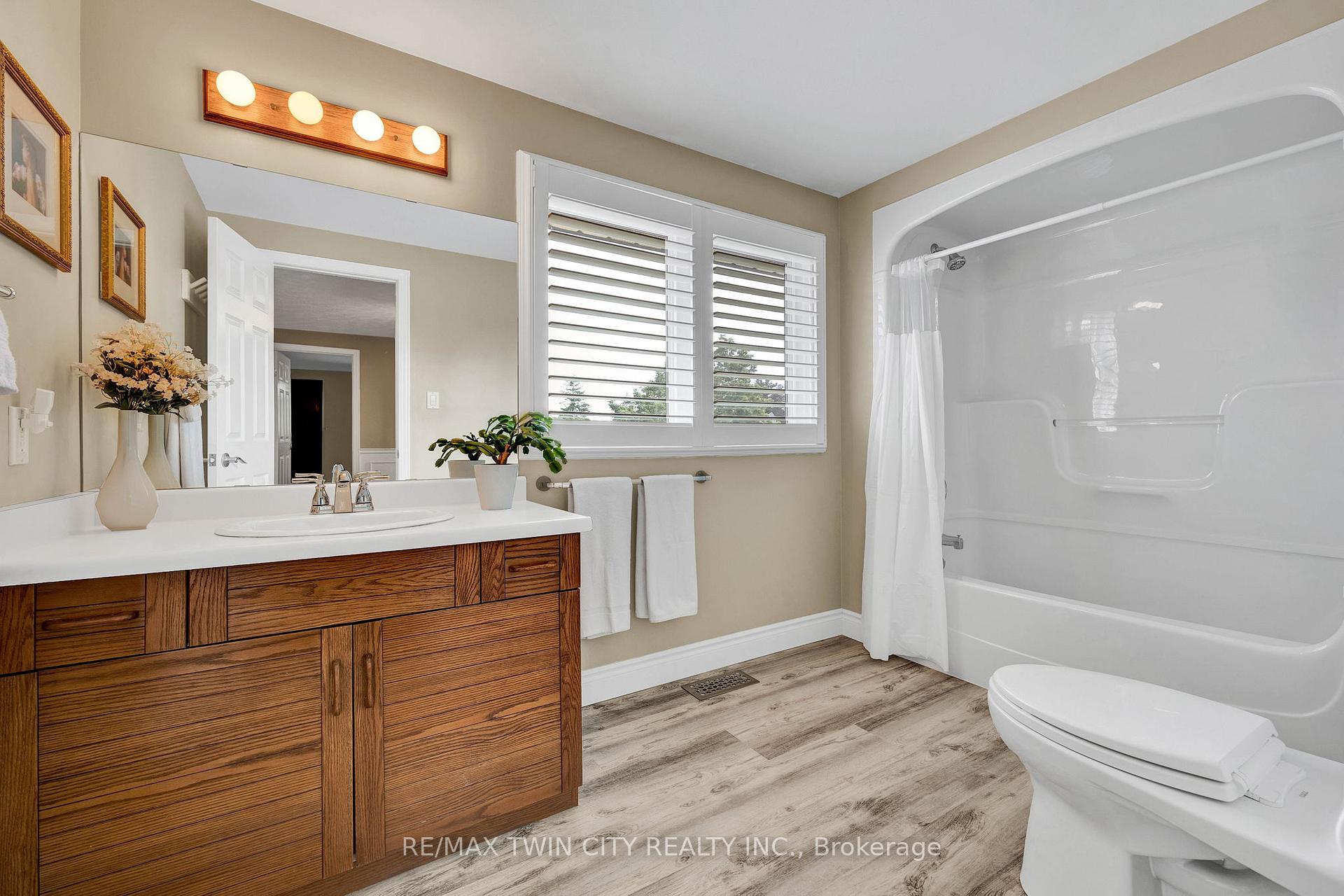 Photo 16 of 73 Rolling Acres Drive, Kitchener — HOMEH