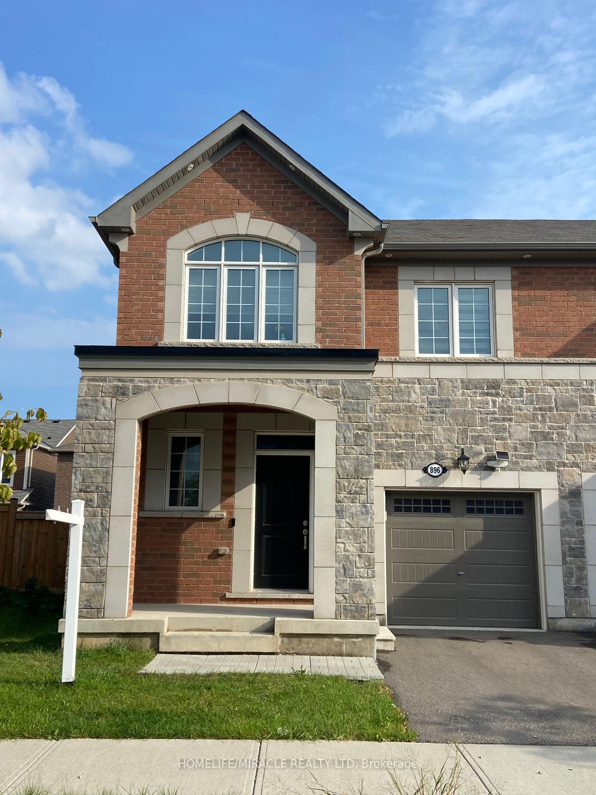 Front of 896 Sumac Crescent