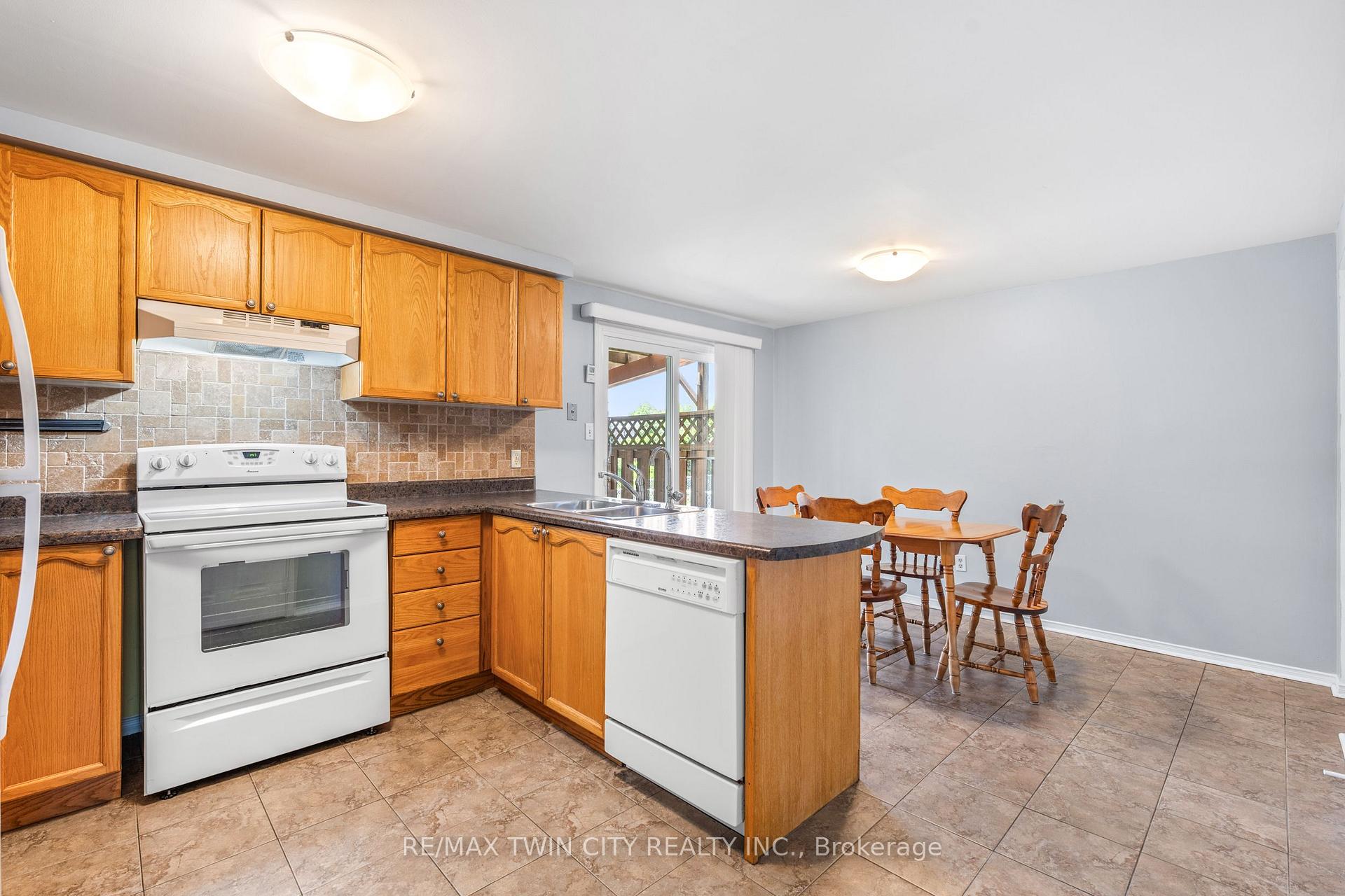 Photo 7 of 147 Gray Street, Kitchener — HOMEH