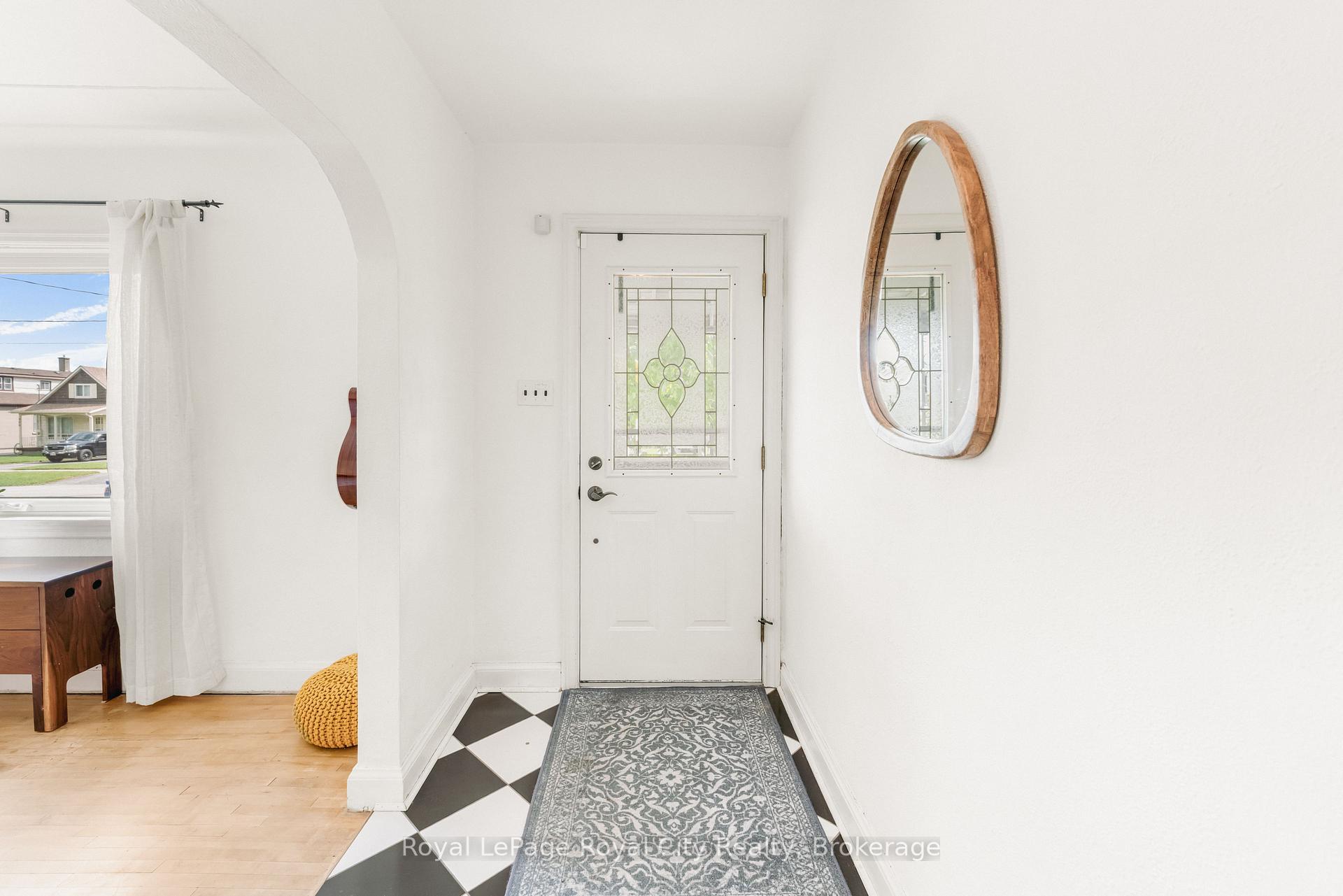 Photo 3 of 307 Maple Avenue, Kitchener — HOMEH