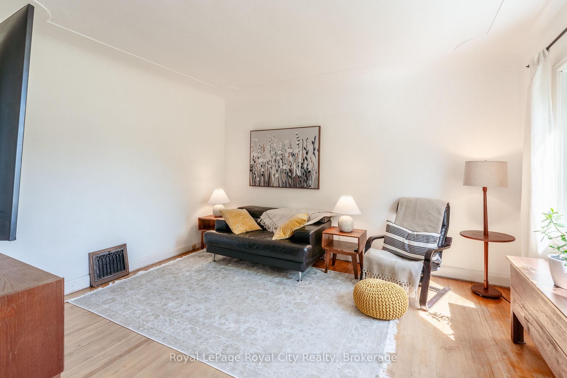 Photo 4 of 307 Maple Avenue, Kitchener — HOMEH
