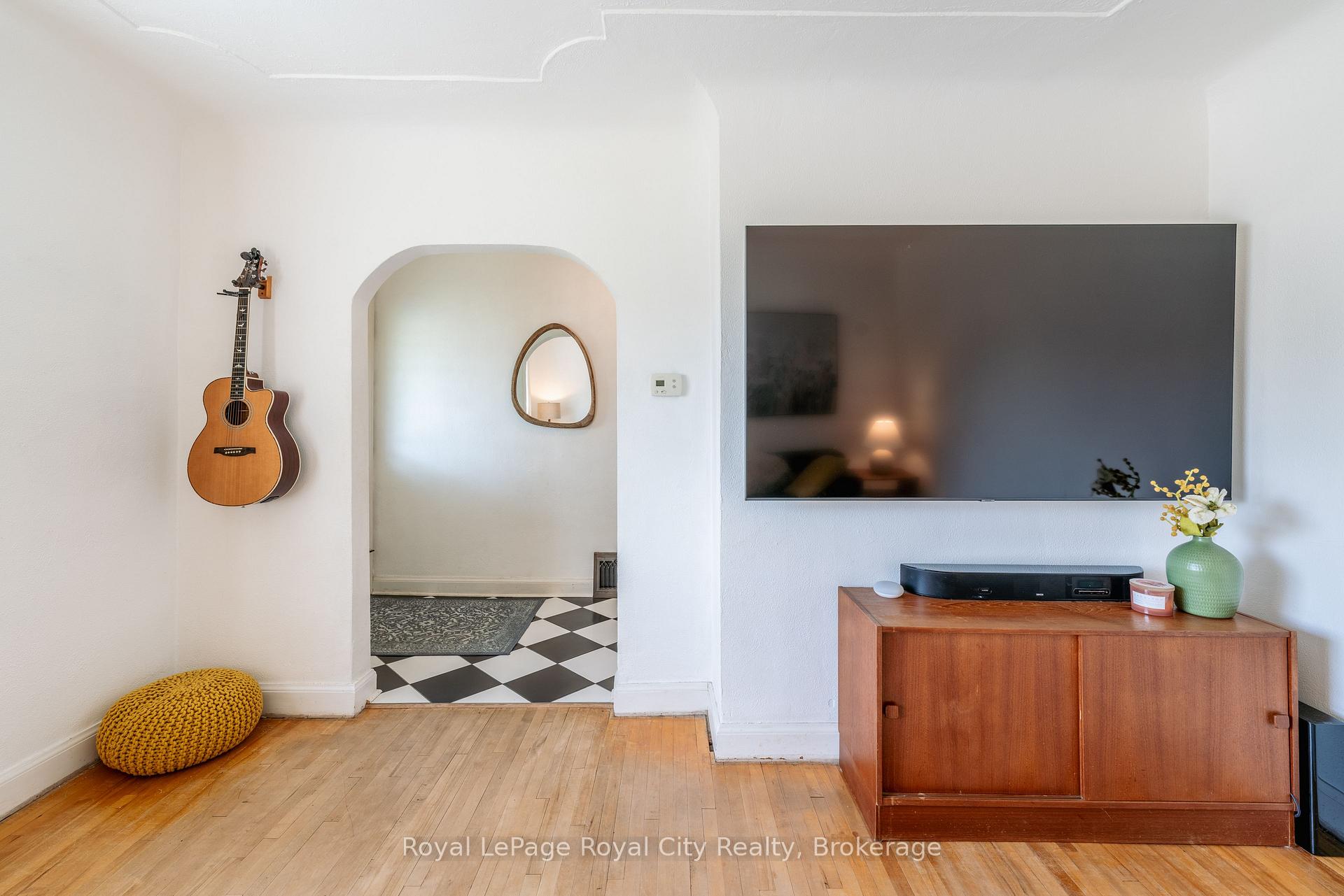 Photo 7 of 307 Maple Avenue, Kitchener — HOMEH
