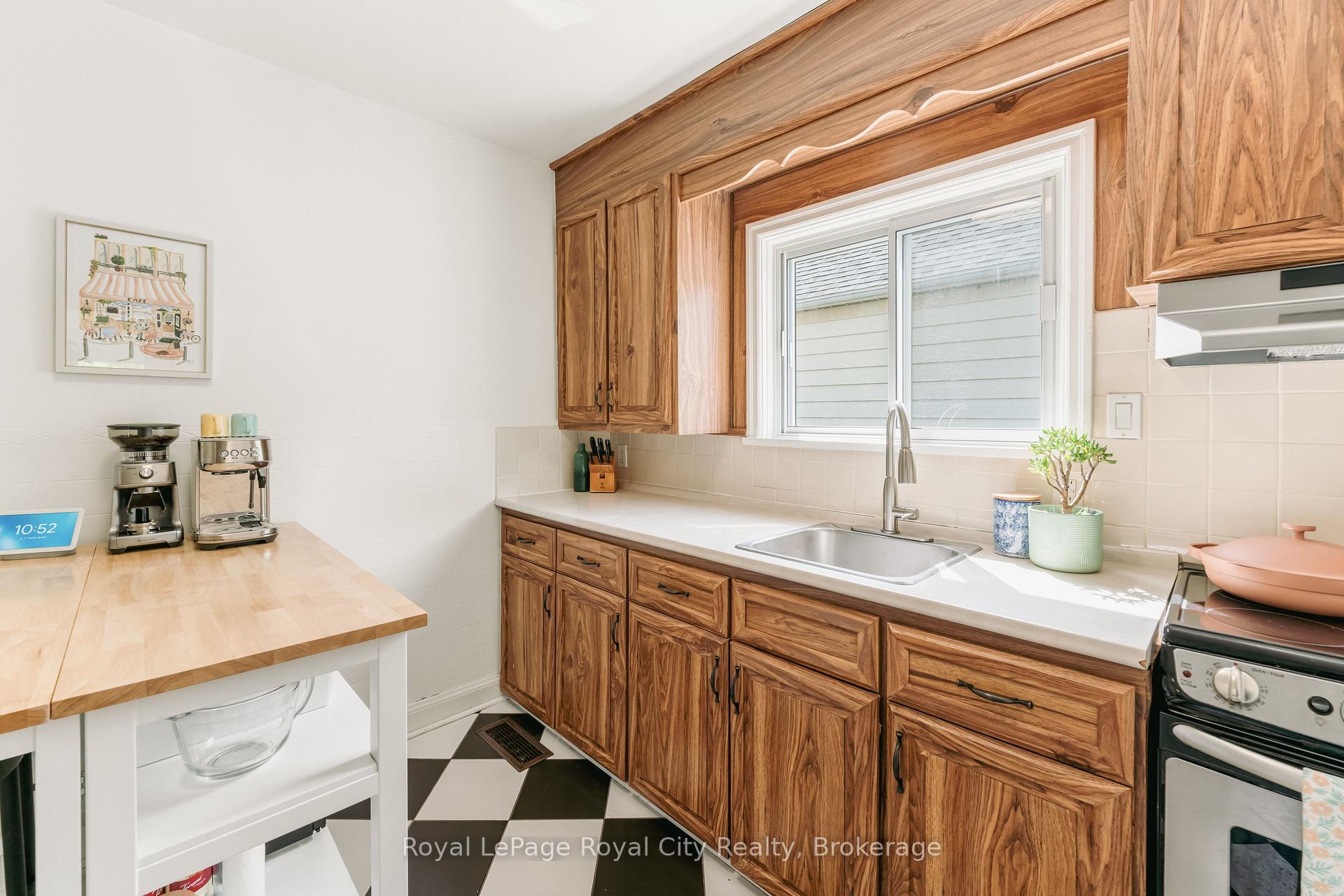 Photo 13 of 307 Maple Avenue, Kitchener — HOMEH