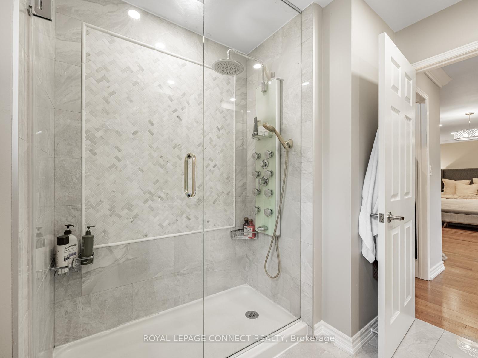 Photo 22 of 42 Lyndhurst Drive, Markham, Thornlea — HOMEH