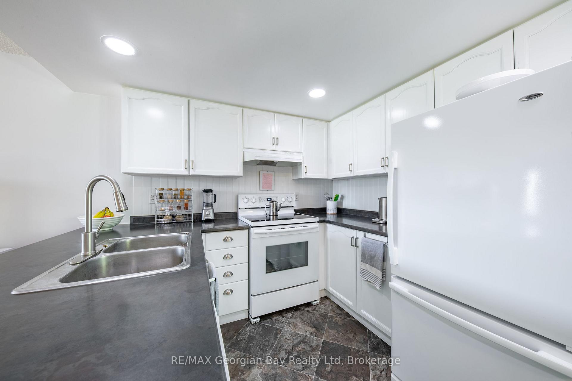 Photo 8 of 160 Griffin Street, Midland — HOMEH