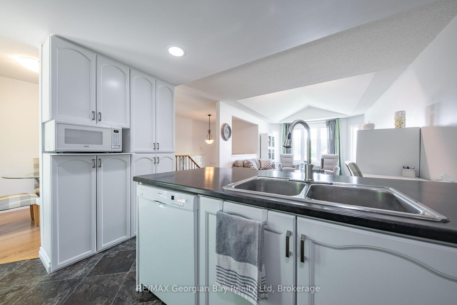 Photo 9 of 160 Griffin Street, Midland — HOMEH