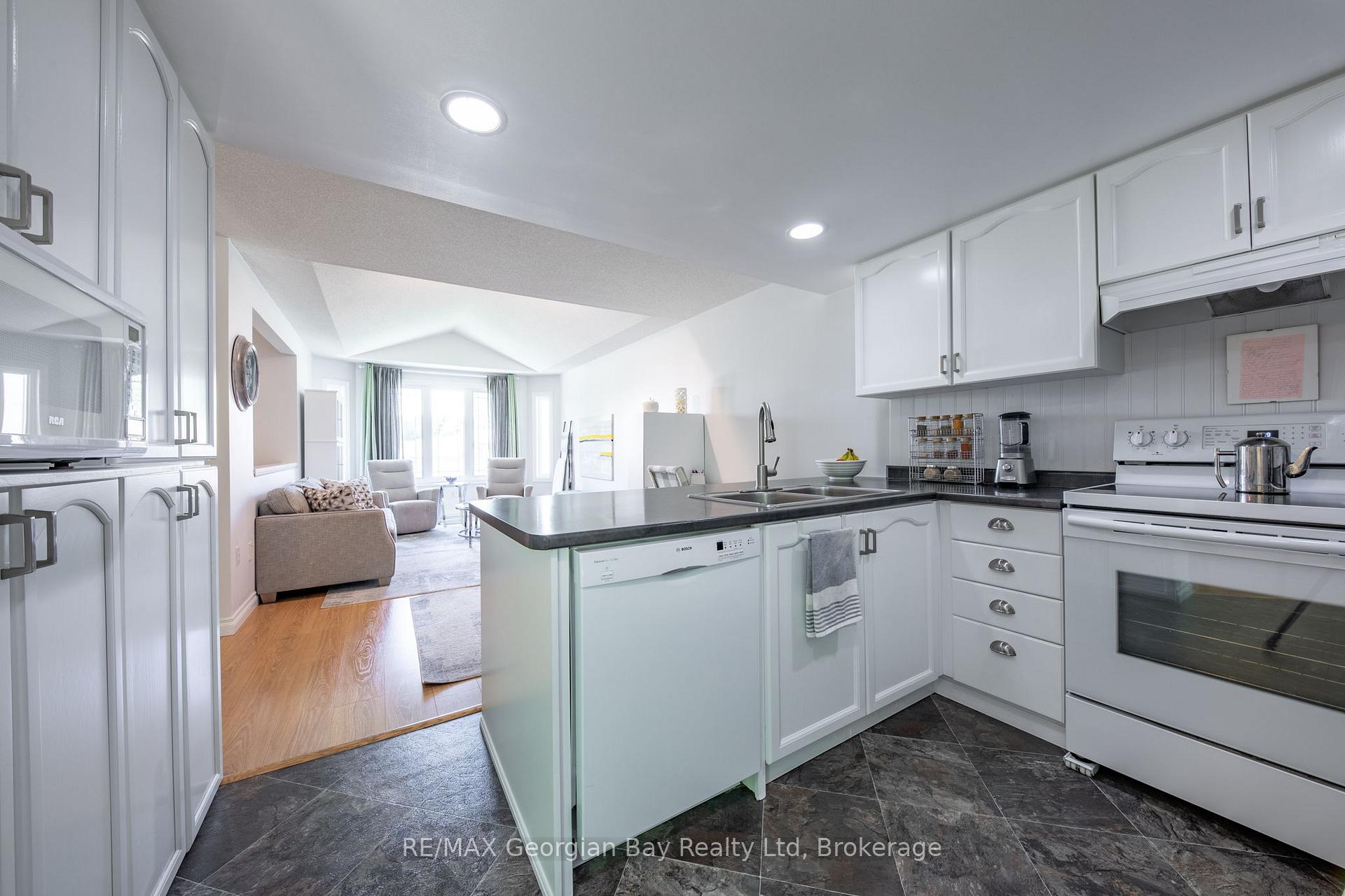 Photo 10 of 160 Griffin Street, Midland — HOMEH