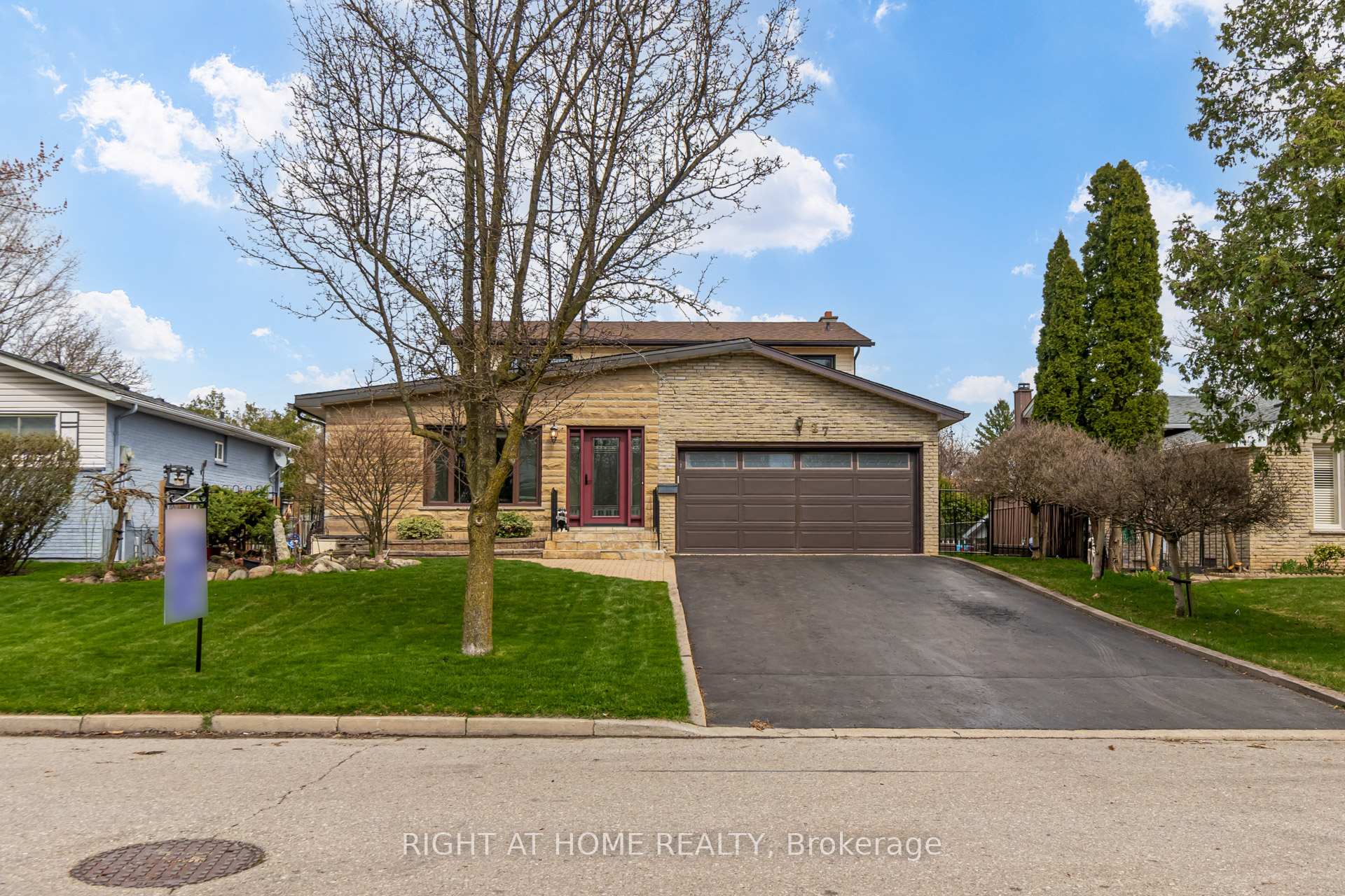 Photo 1 of 27 Sir Kay Drive, Markham, Markham Village — HOMEH