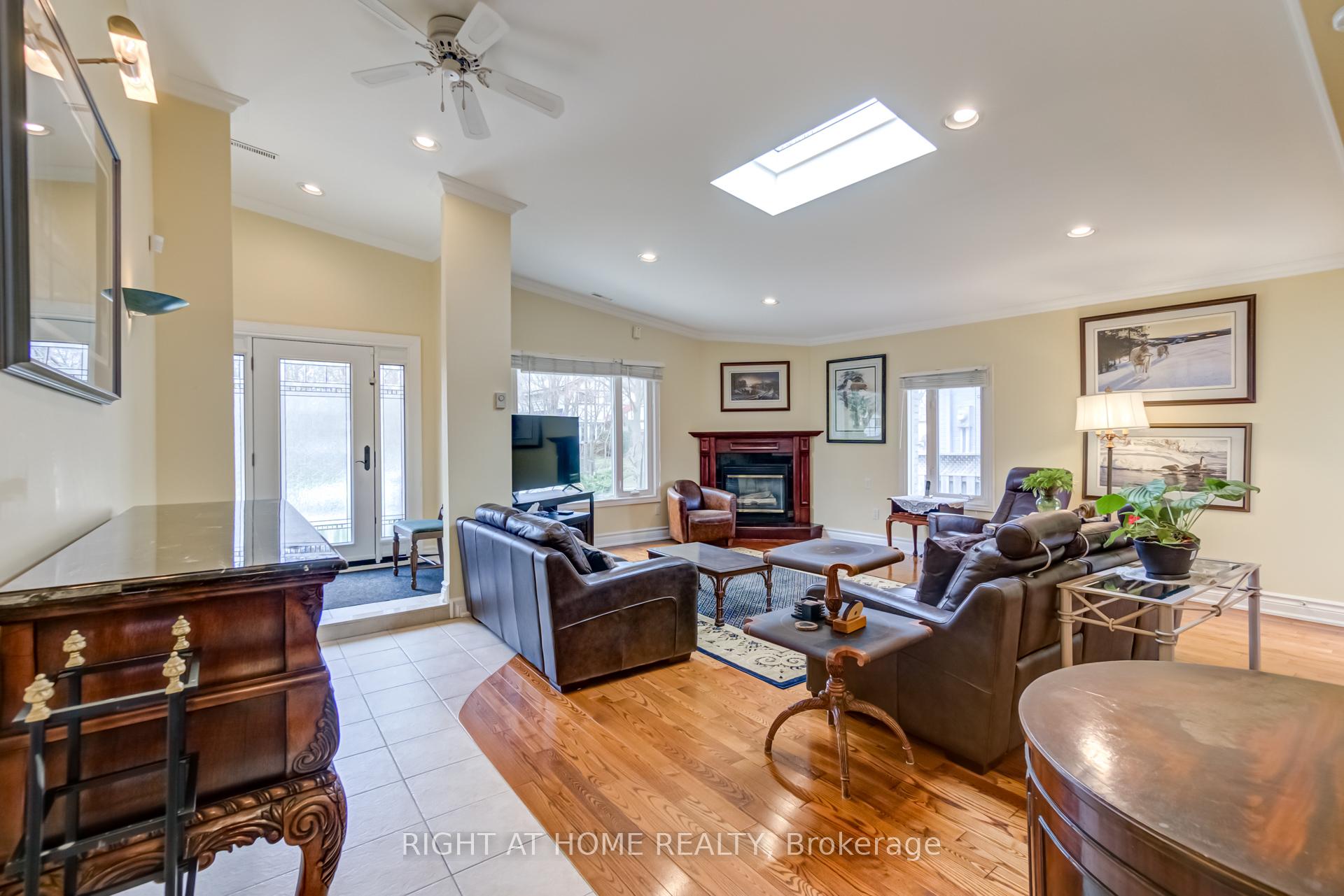 Photo 3 of 27 Sir Kay Drive, Markham, Markham Village — HOMEH