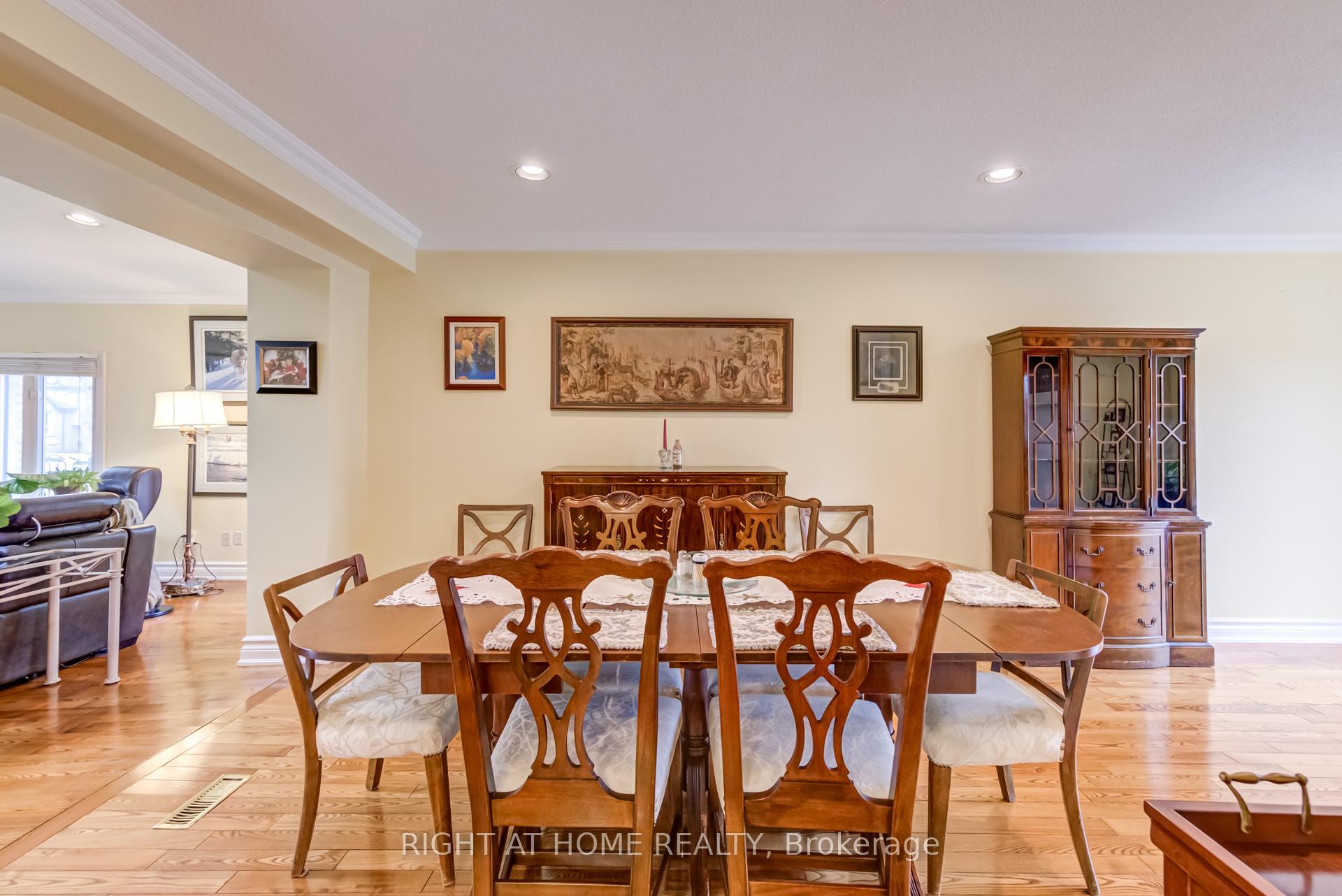 Photo 5 of 27 Sir Kay Drive, Markham, Markham Village — HOMEH