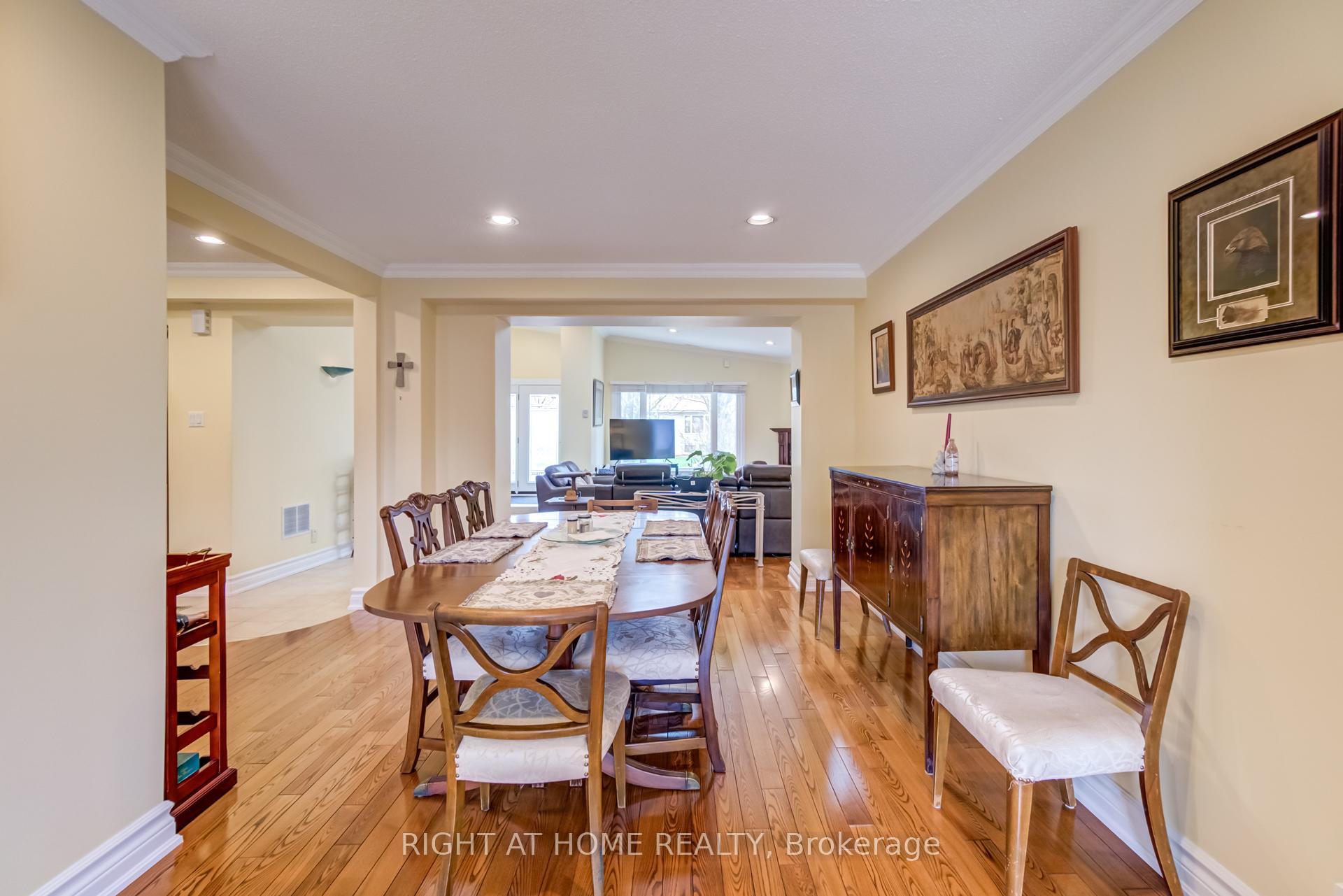 Photo 6 of 27 Sir Kay Drive, Markham, Markham Village — HOMEH