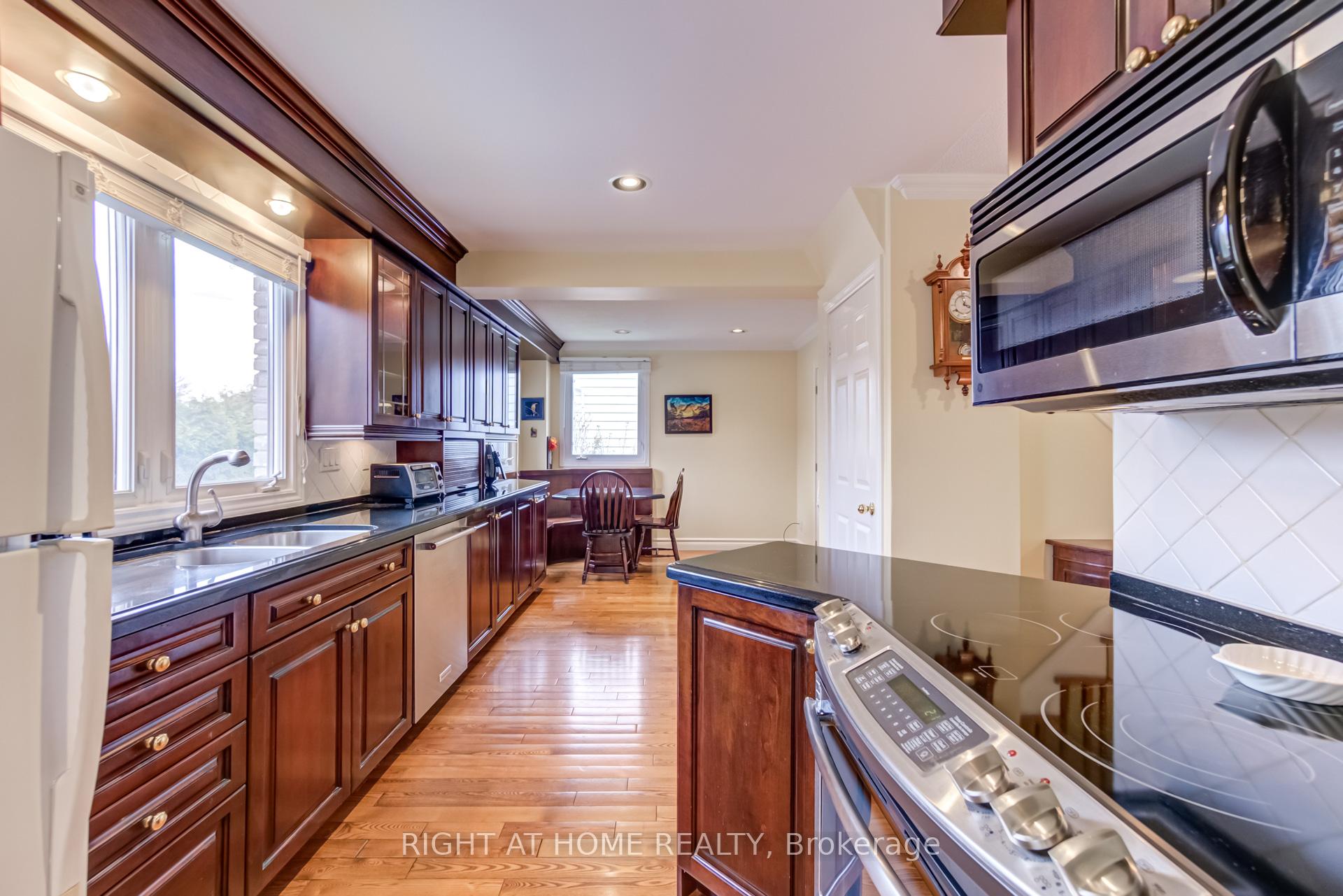 Photo 7 of 27 Sir Kay Drive, Markham, Markham Village — HOMEH