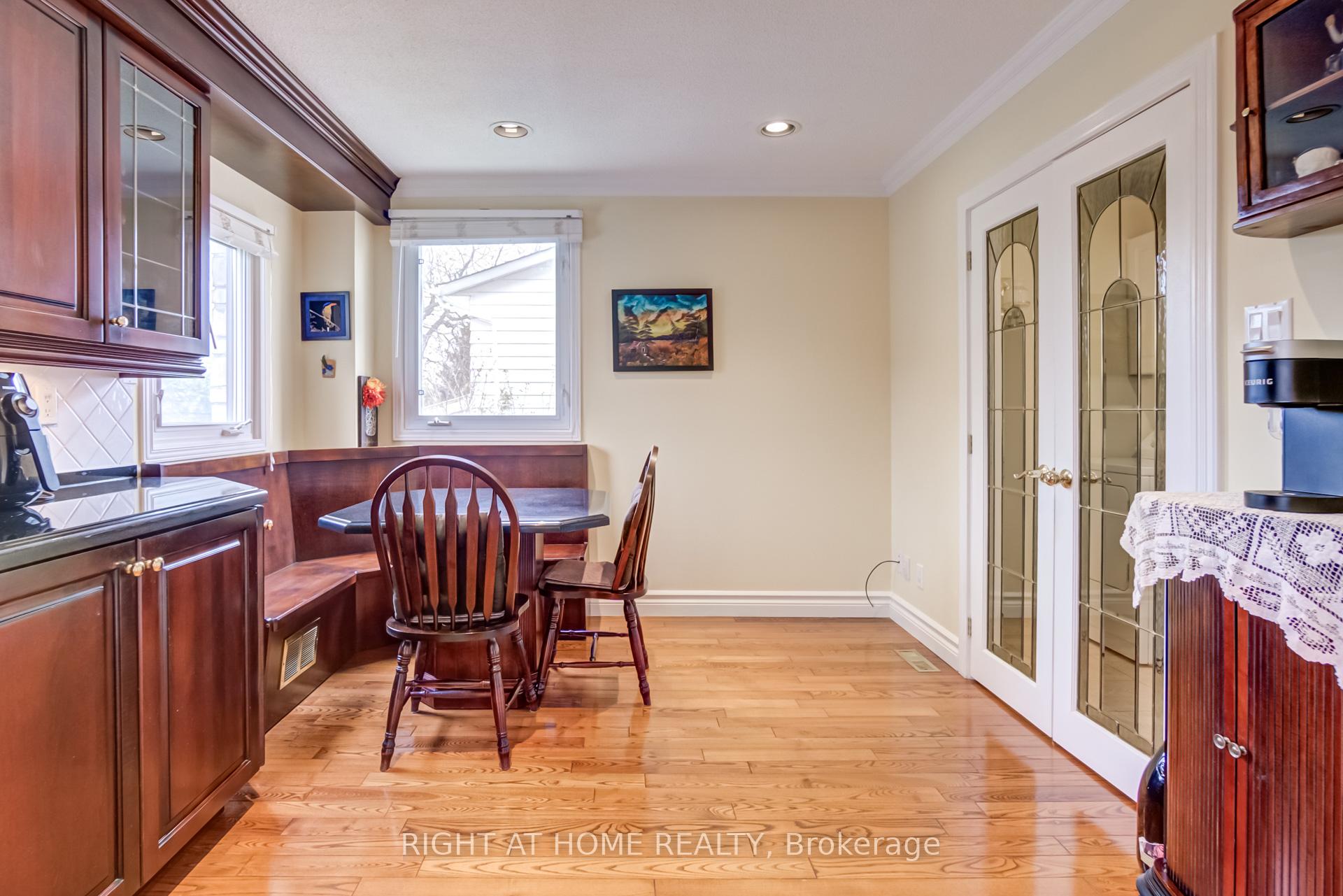 Photo 8 of 27 Sir Kay Drive, Markham, Markham Village — HOMEH