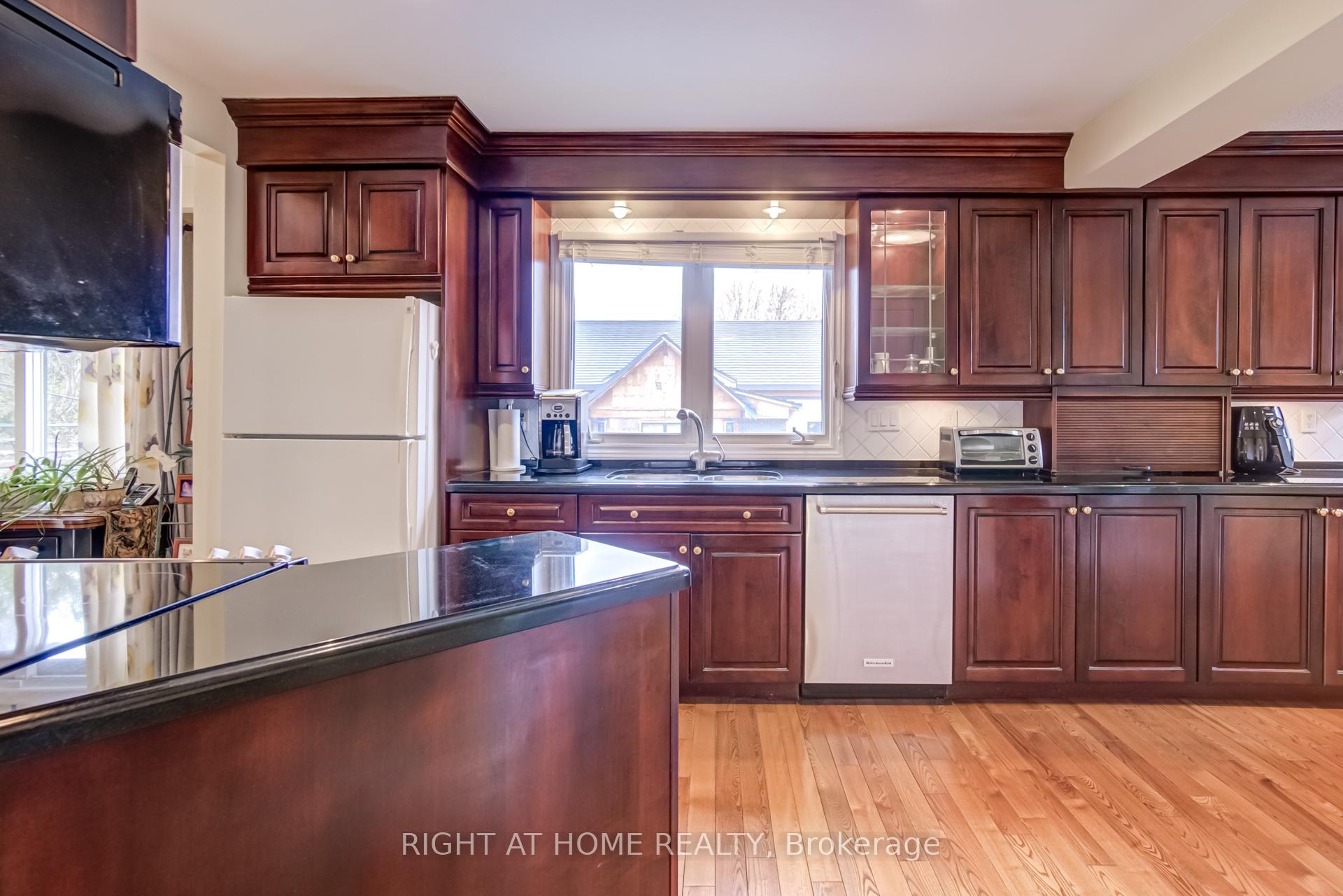 Photo 9 of 27 Sir Kay Drive, Markham, Markham Village — HOMEH