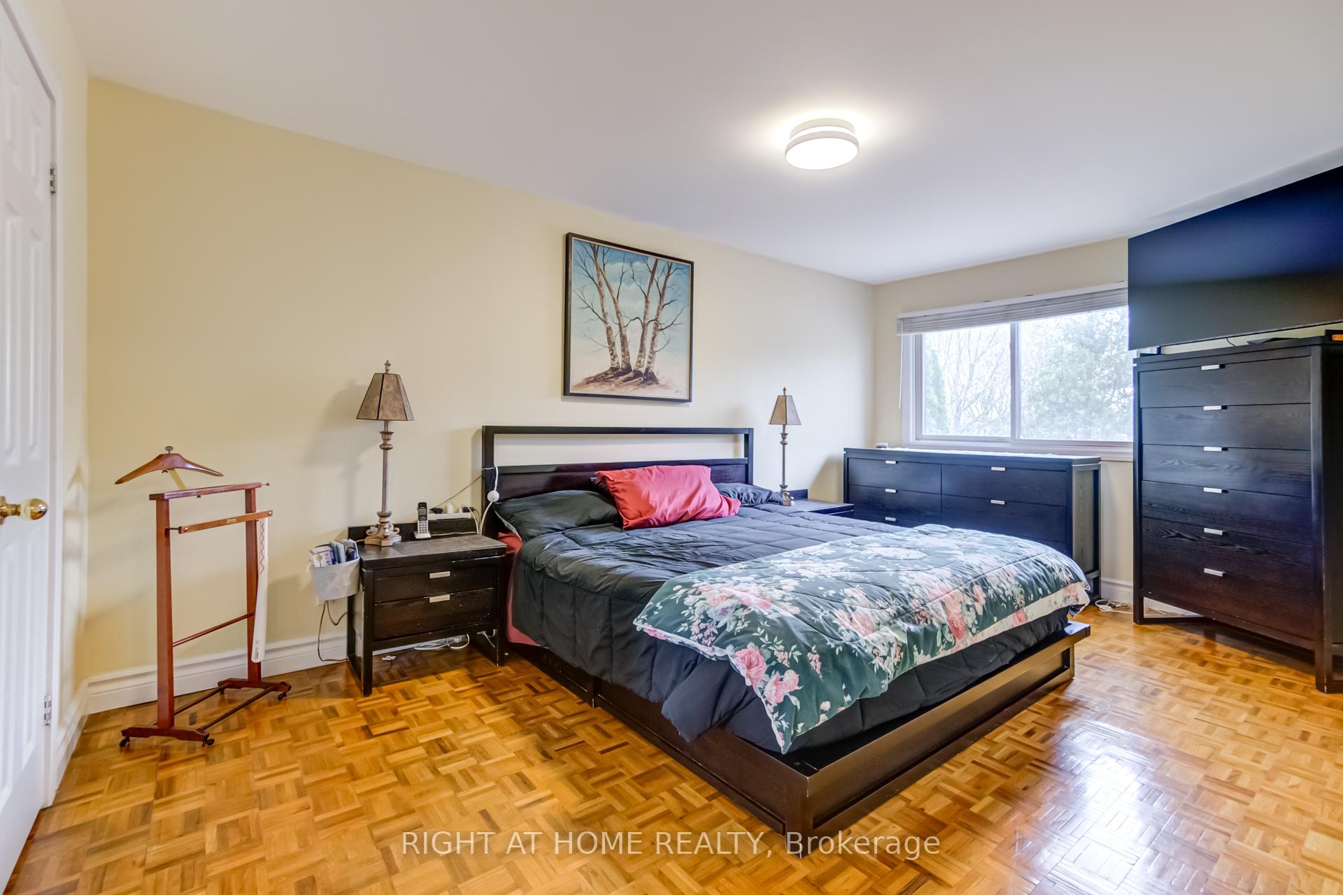 Photo 12 of 27 Sir Kay Drive, Markham, Markham Village — HOMEH