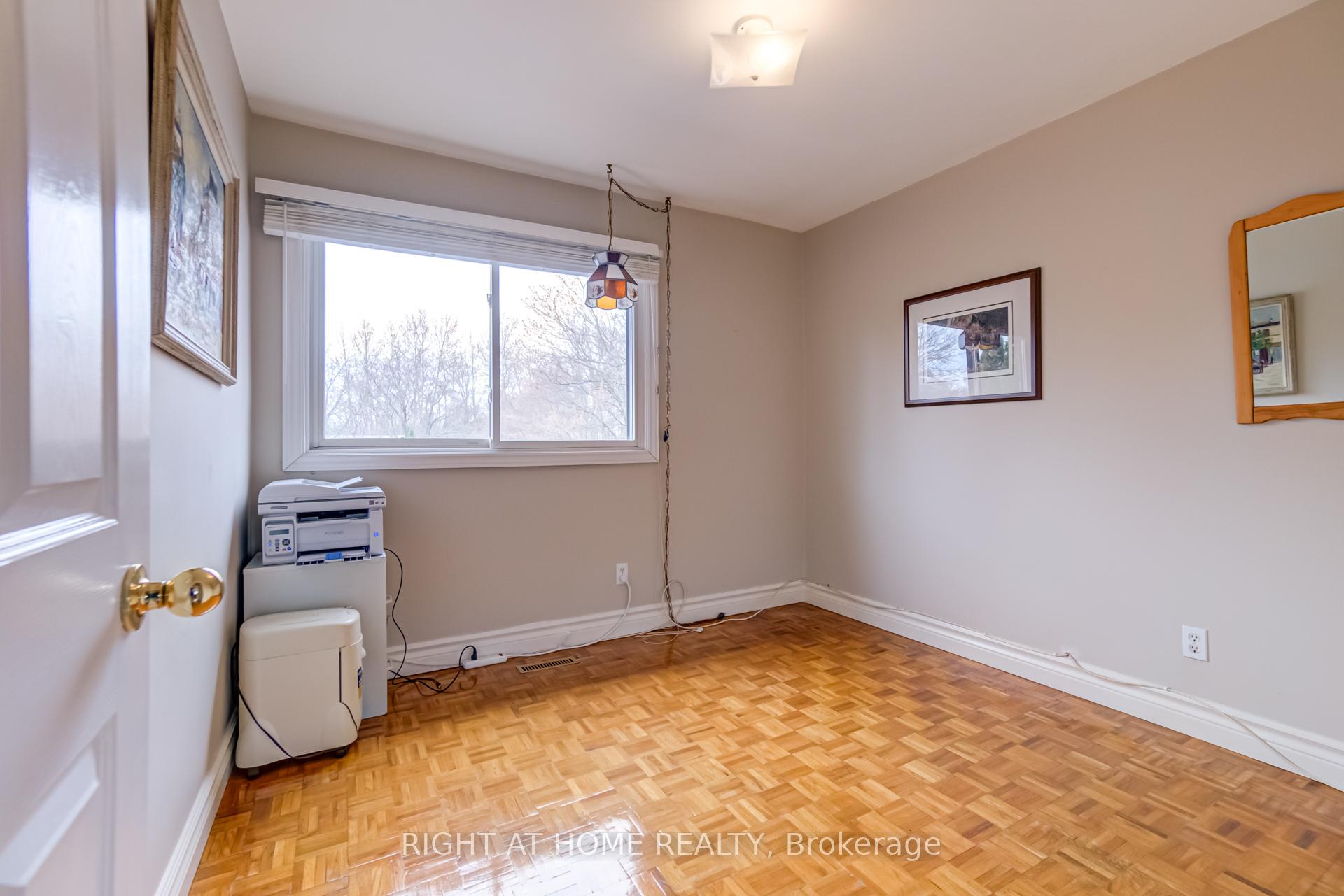 Photo 15 of 27 Sir Kay Drive, Markham, Markham Village — HOMEH