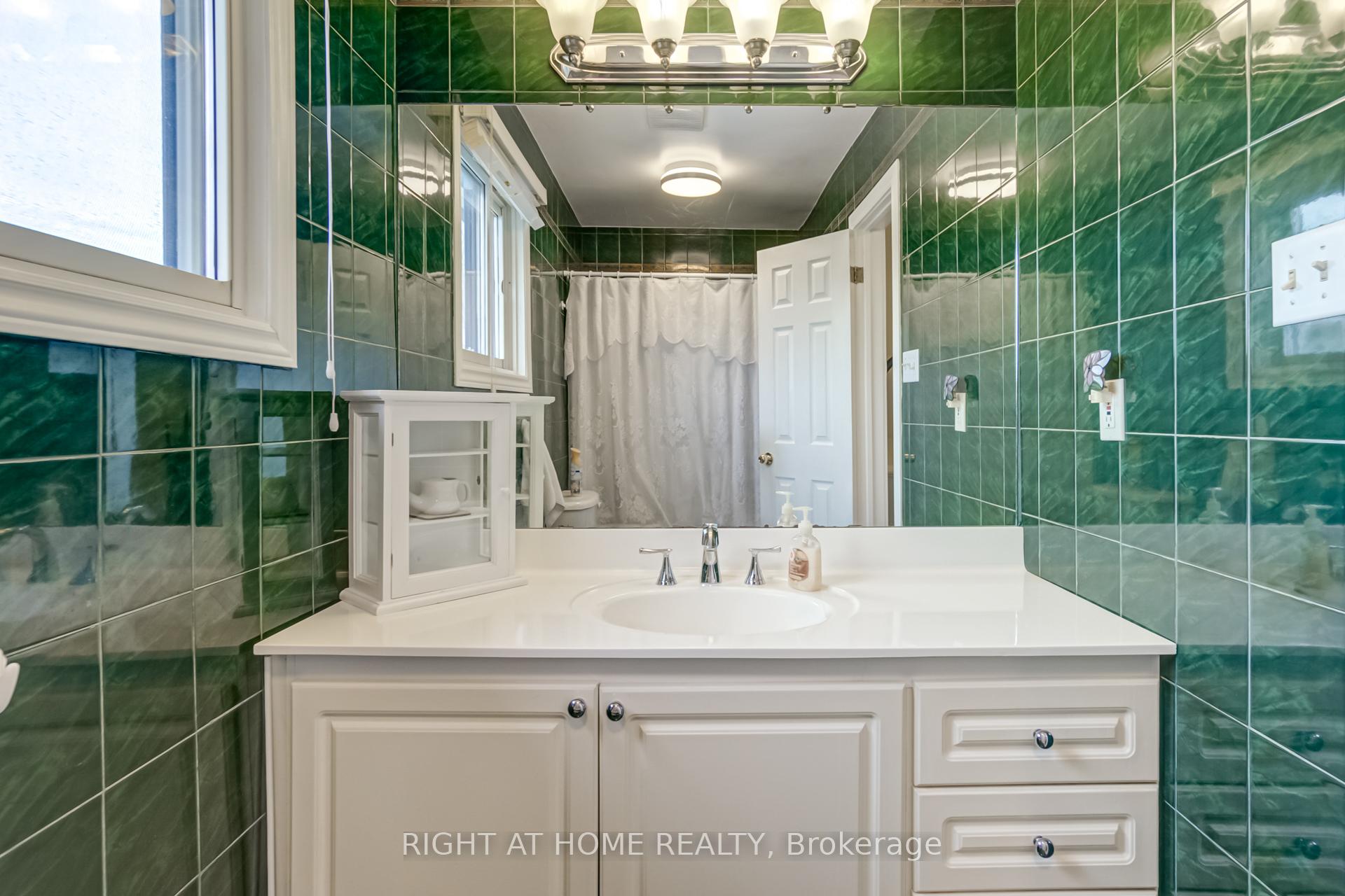 Photo 16 of 27 Sir Kay Drive, Markham, Markham Village — HOMEH