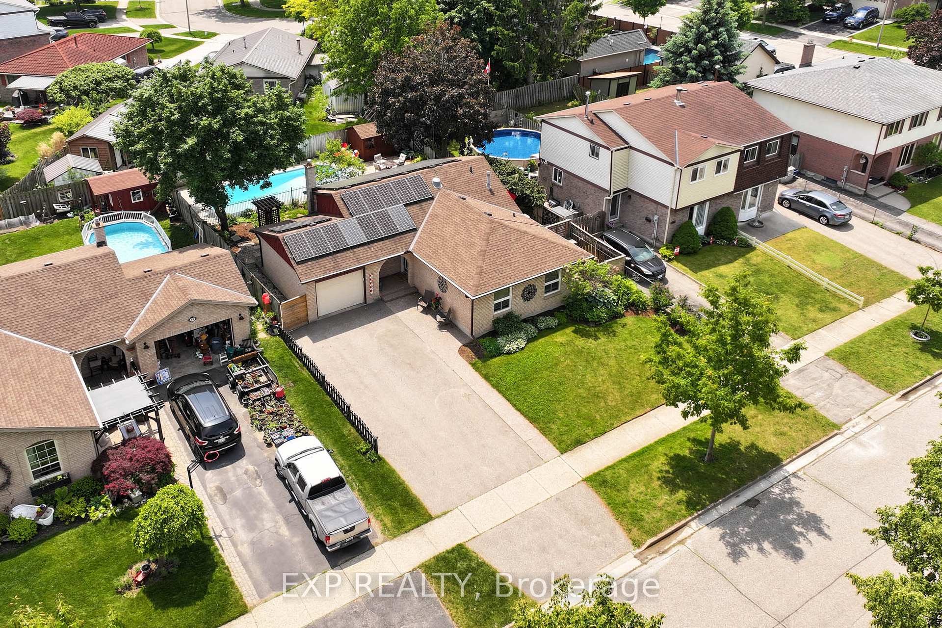 Photo 2 of 85 Pathfinder Crescent, Kitchener — HOMEH