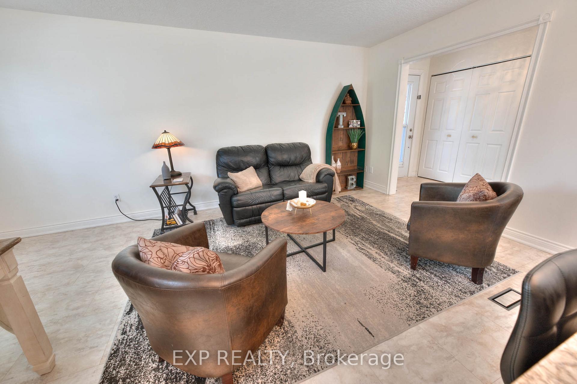 Photo 8 of 85 Pathfinder Crescent, Kitchener — HOMEH