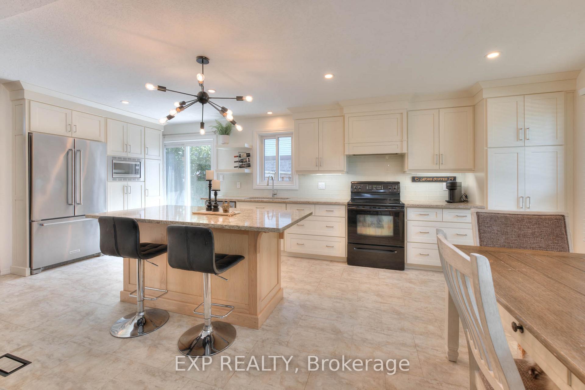 Photo 10 of 85 Pathfinder Crescent, Kitchener — HOMEH