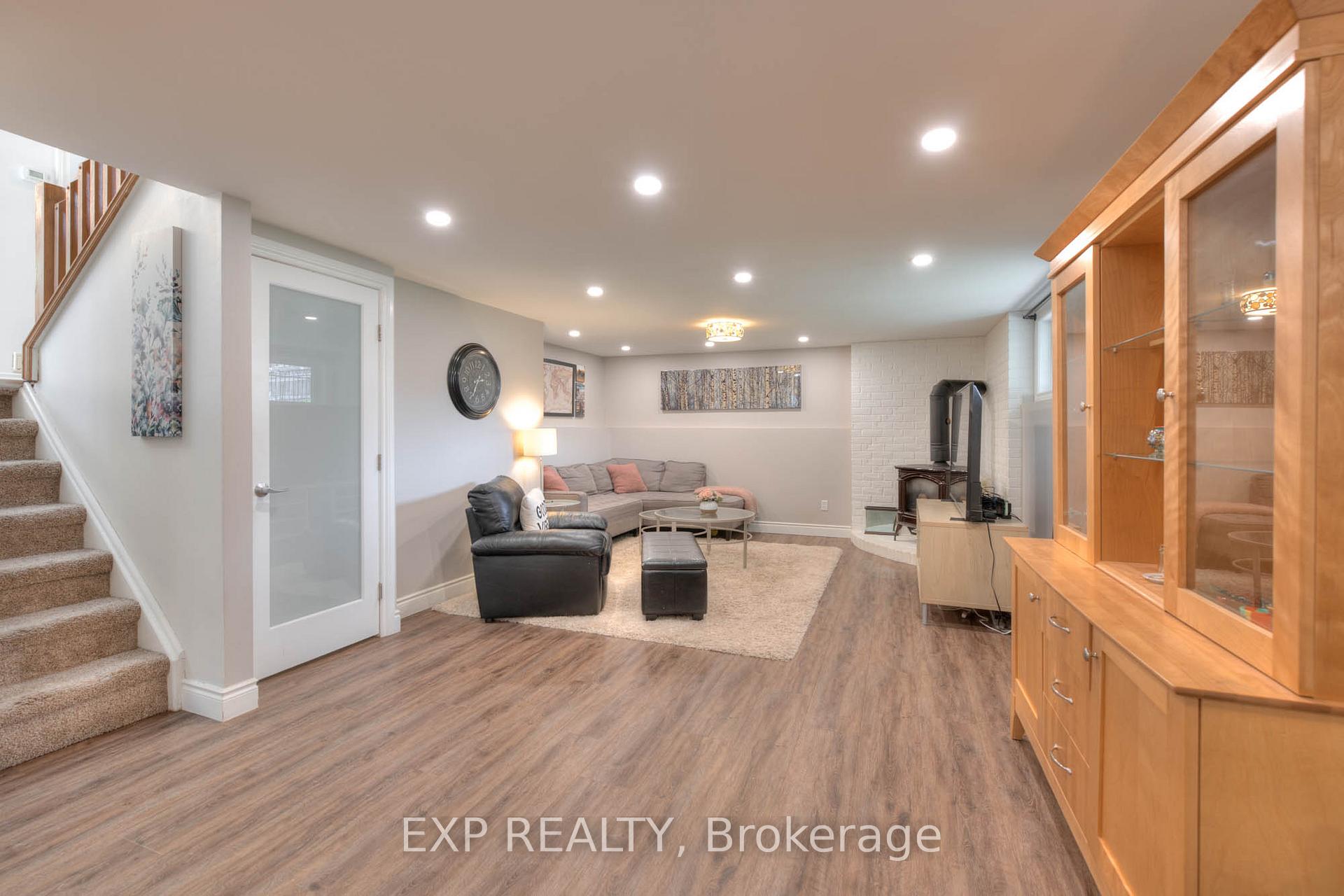 Photo 23 of 85 Pathfinder Crescent, Kitchener — HOMEH